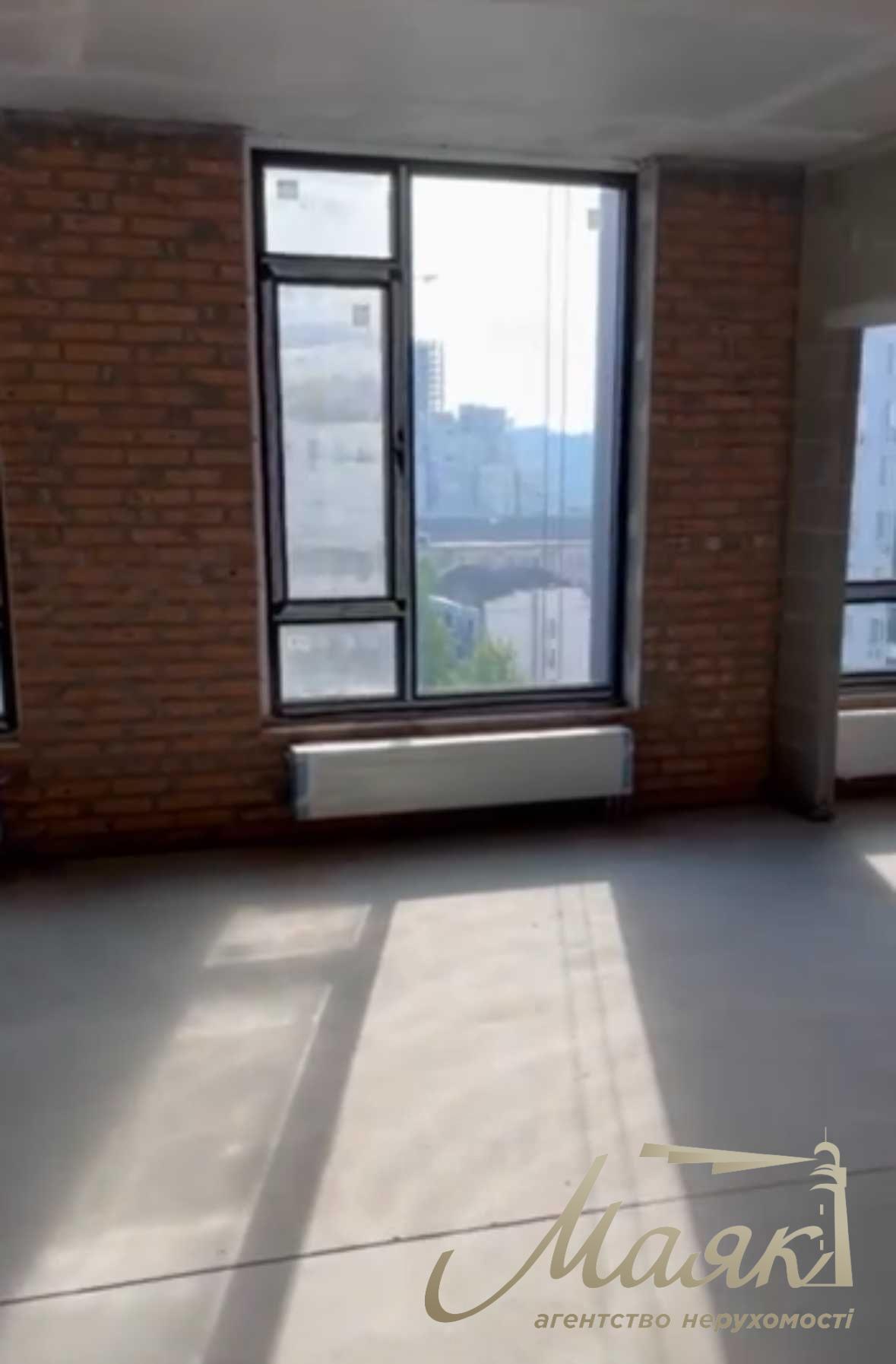 Продажа квартиры 100 кв.м. без ремонта в ЖК Тriiinity