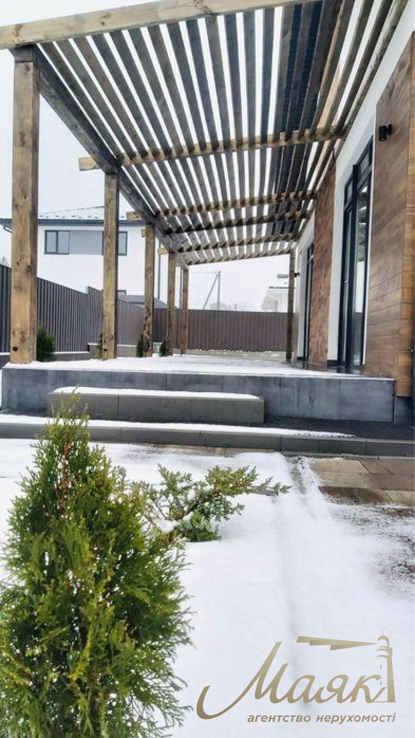 Продаж 1 пов. будинку 148 кв.м. Площа - 6 соток. Буча. У лісі.