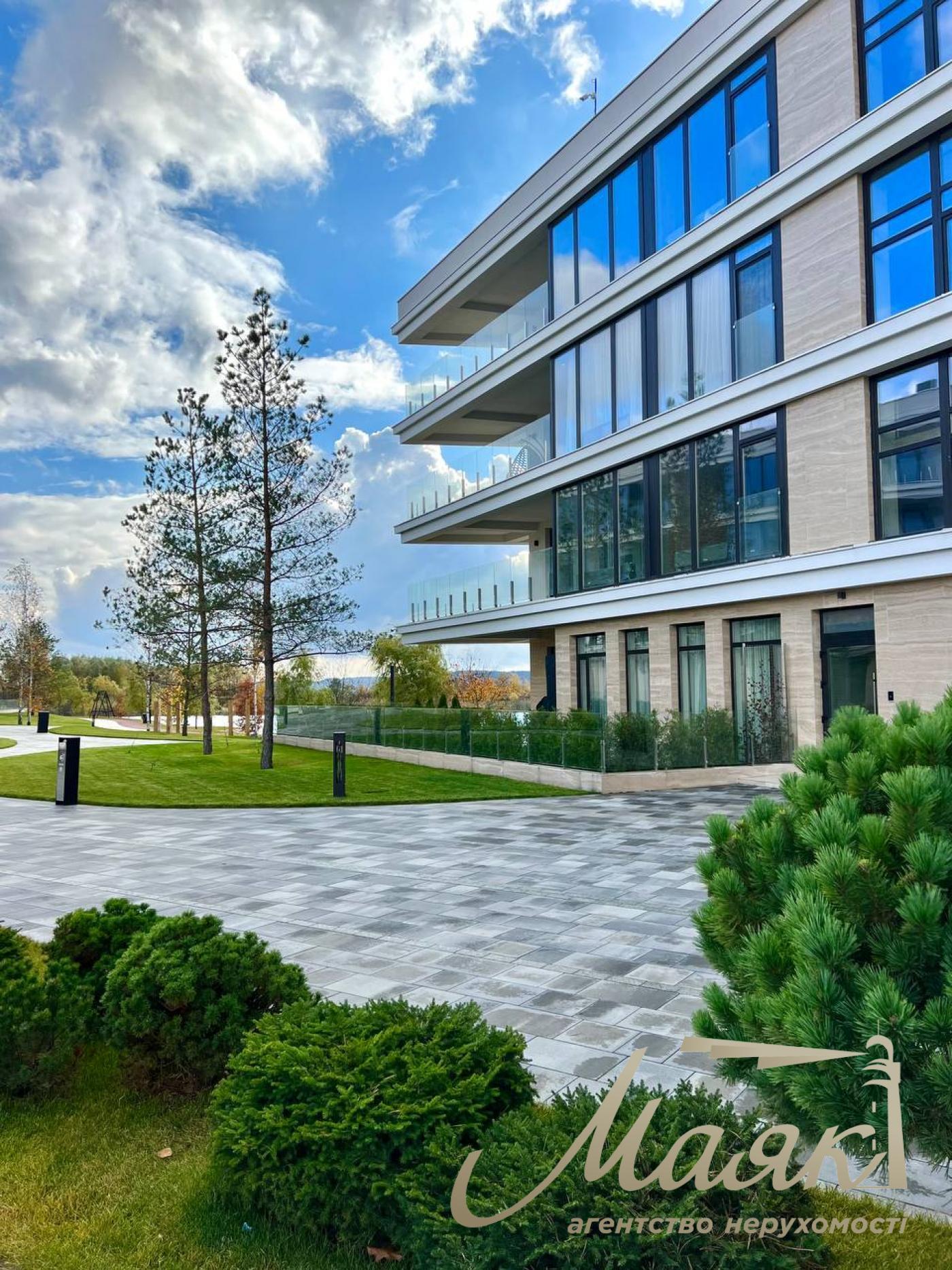Sale of a 3-room apartment with a view in the Park Lake City residential complex, Podgortsy, Novoobukhovskoye direction.