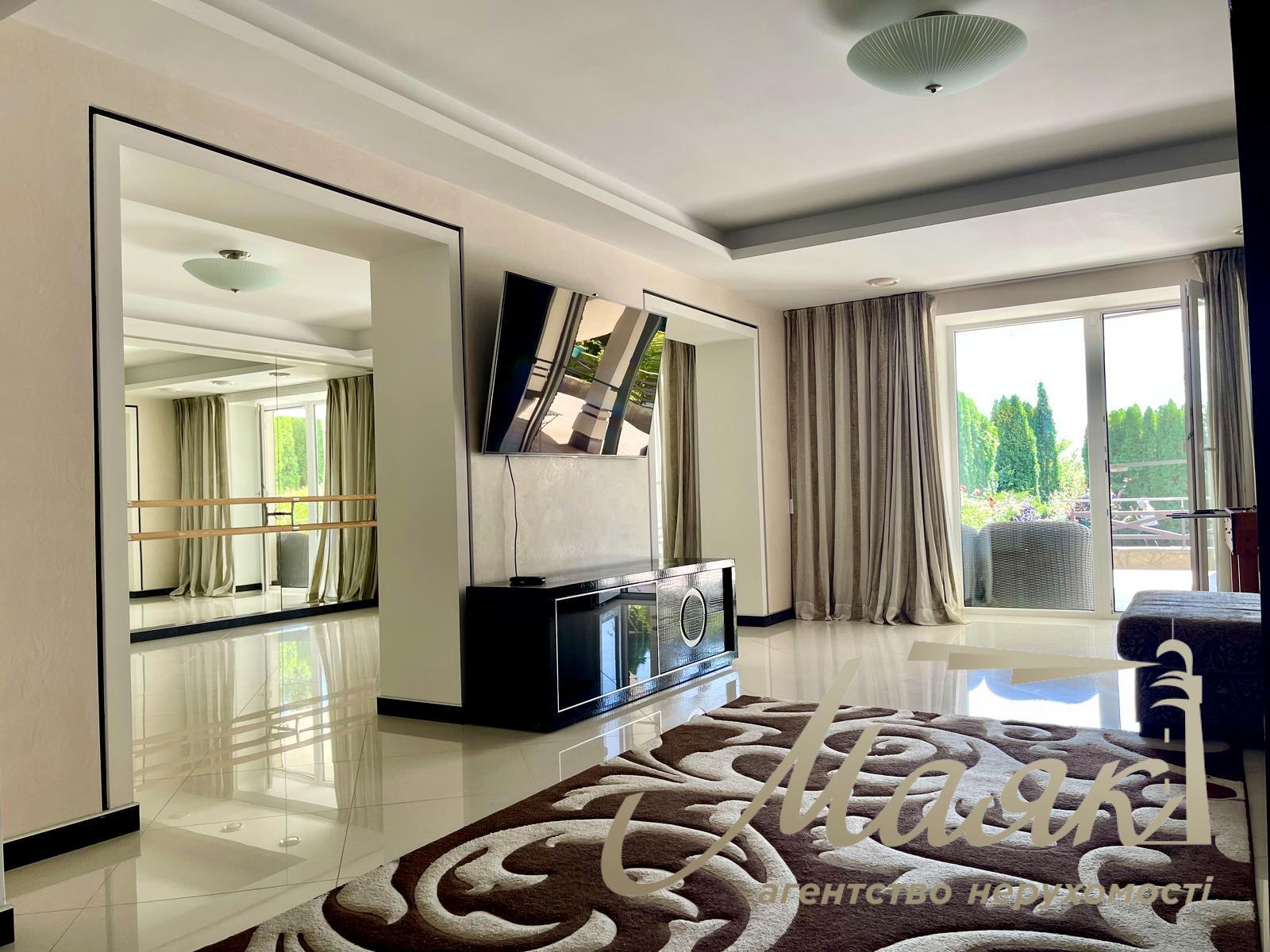 Оренда двоповерхового будинку 435 м² у с. Лісники, КМ "Зелений Гай".