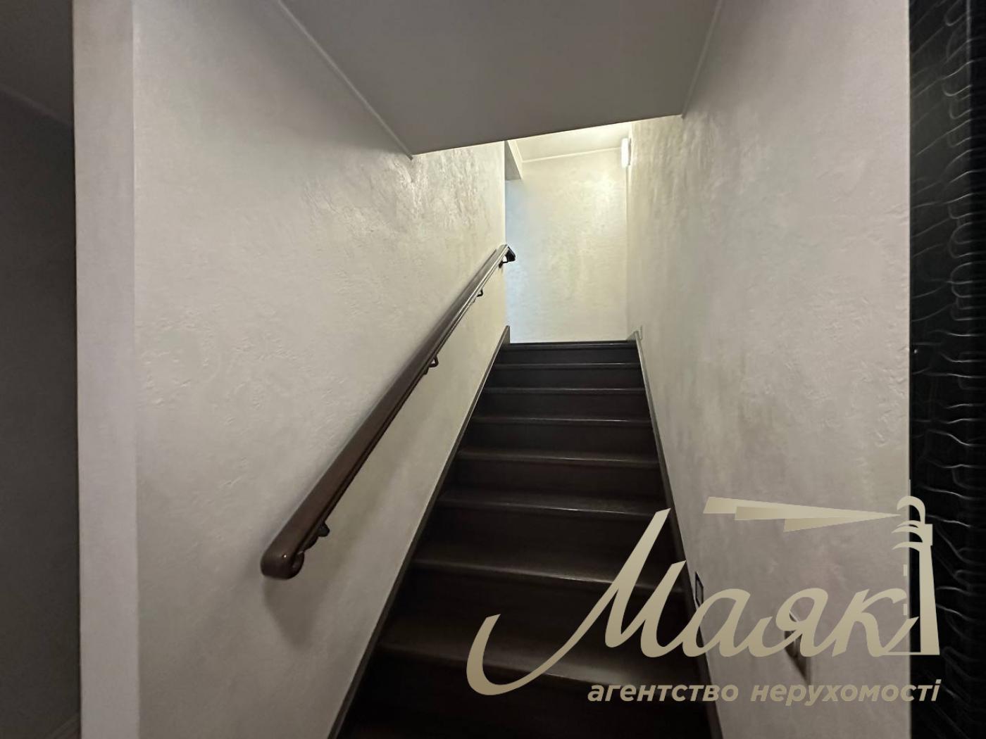 Оренда будинку 650м2 на 60 сотках землі на Хуторі Мриги, Голосіївський район.