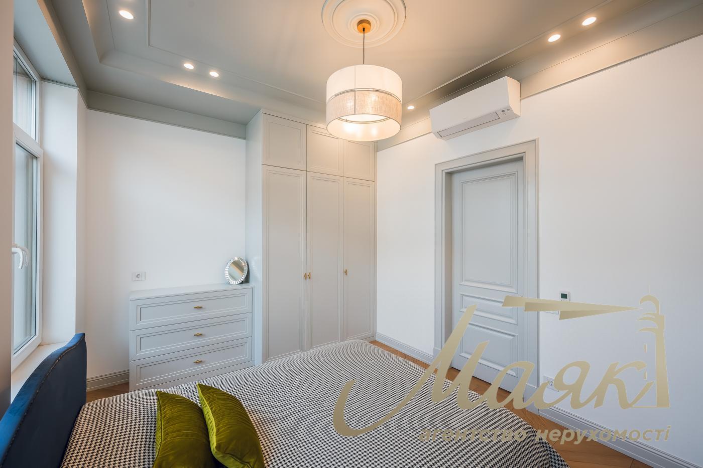 Продаж 3к квартири 99 м2, вул. Дегтярна 18, Воздвиженка. Дігтярна 18, Воздвиженка, Київ