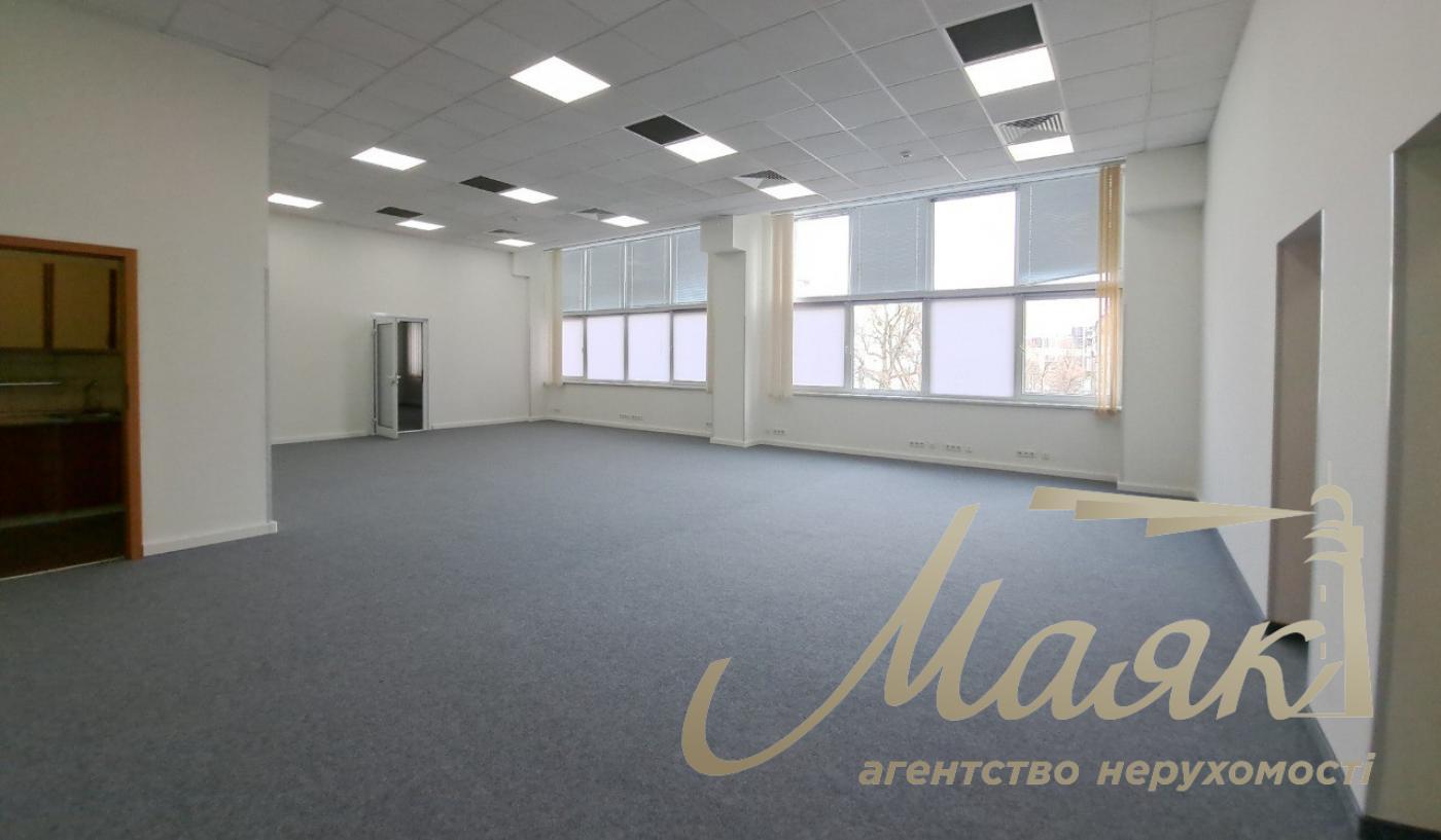 Аренда офисного помещения 184м2 возле м. Политехнический институт