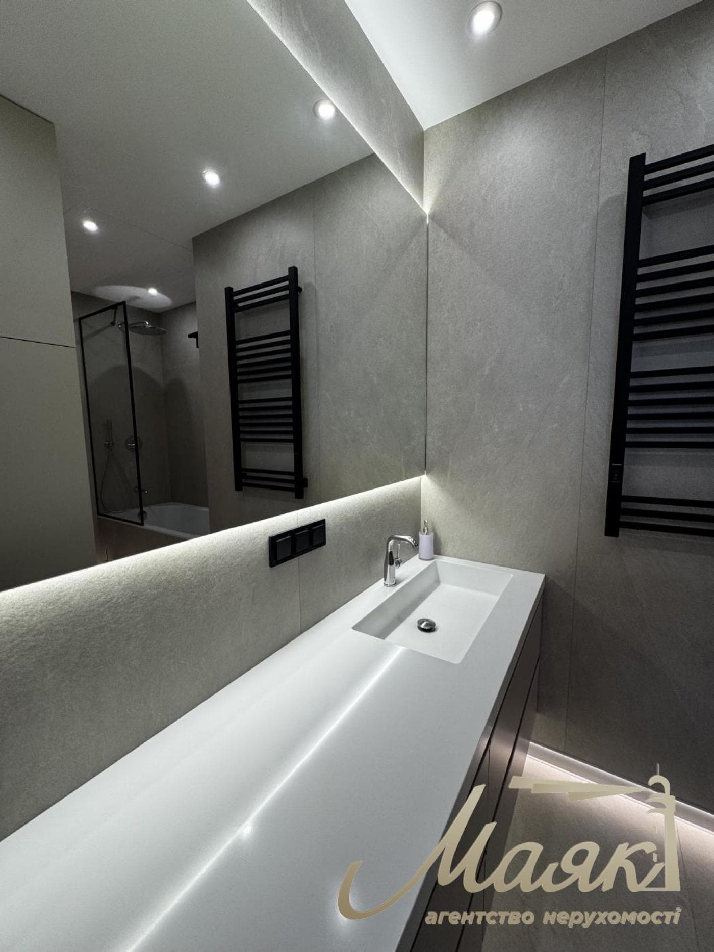 Rent 3 bedroom apartment in LCDDelmar, 90m, Pechersk
