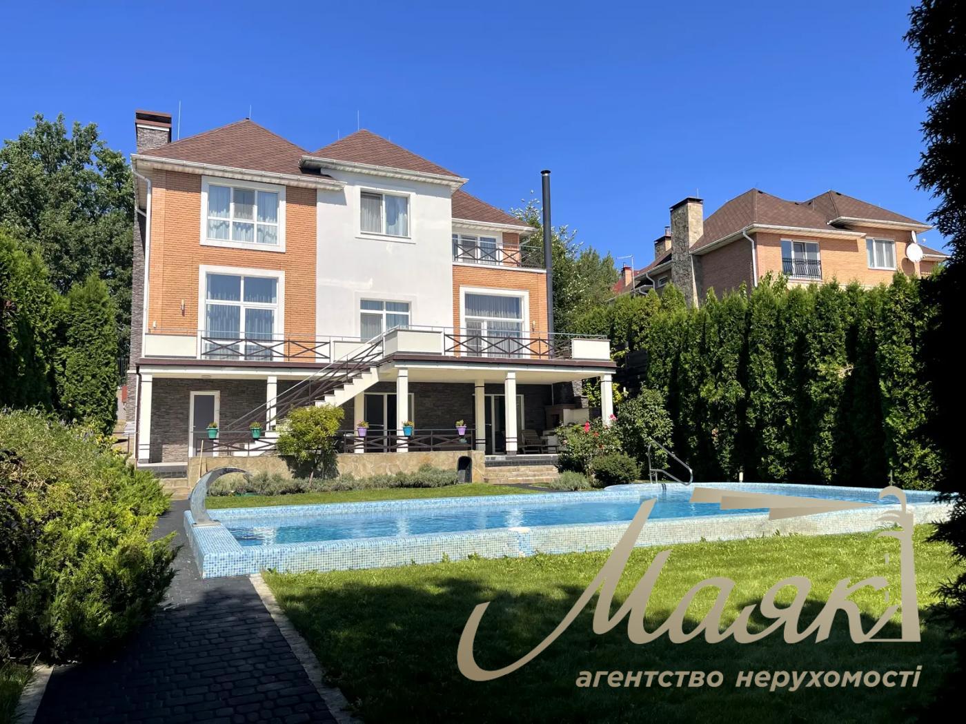 Оренда двоповерхового будинку 435 м² у с. Лісники, КМ "Зелений Гай".