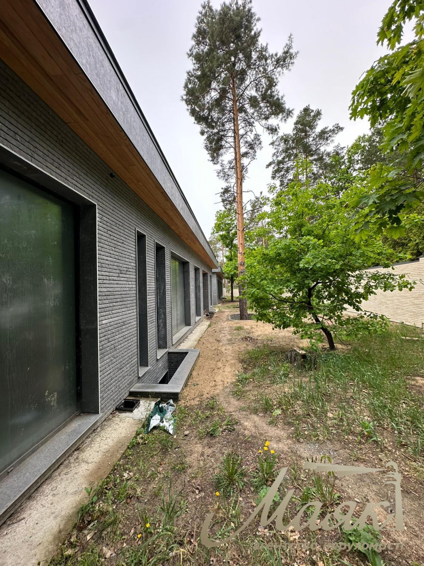 Пропонується на продаж унікальний сучасний будинок, розташований у мальовничій і тихій місцевості Конча-Заспи, в оточенні лісу