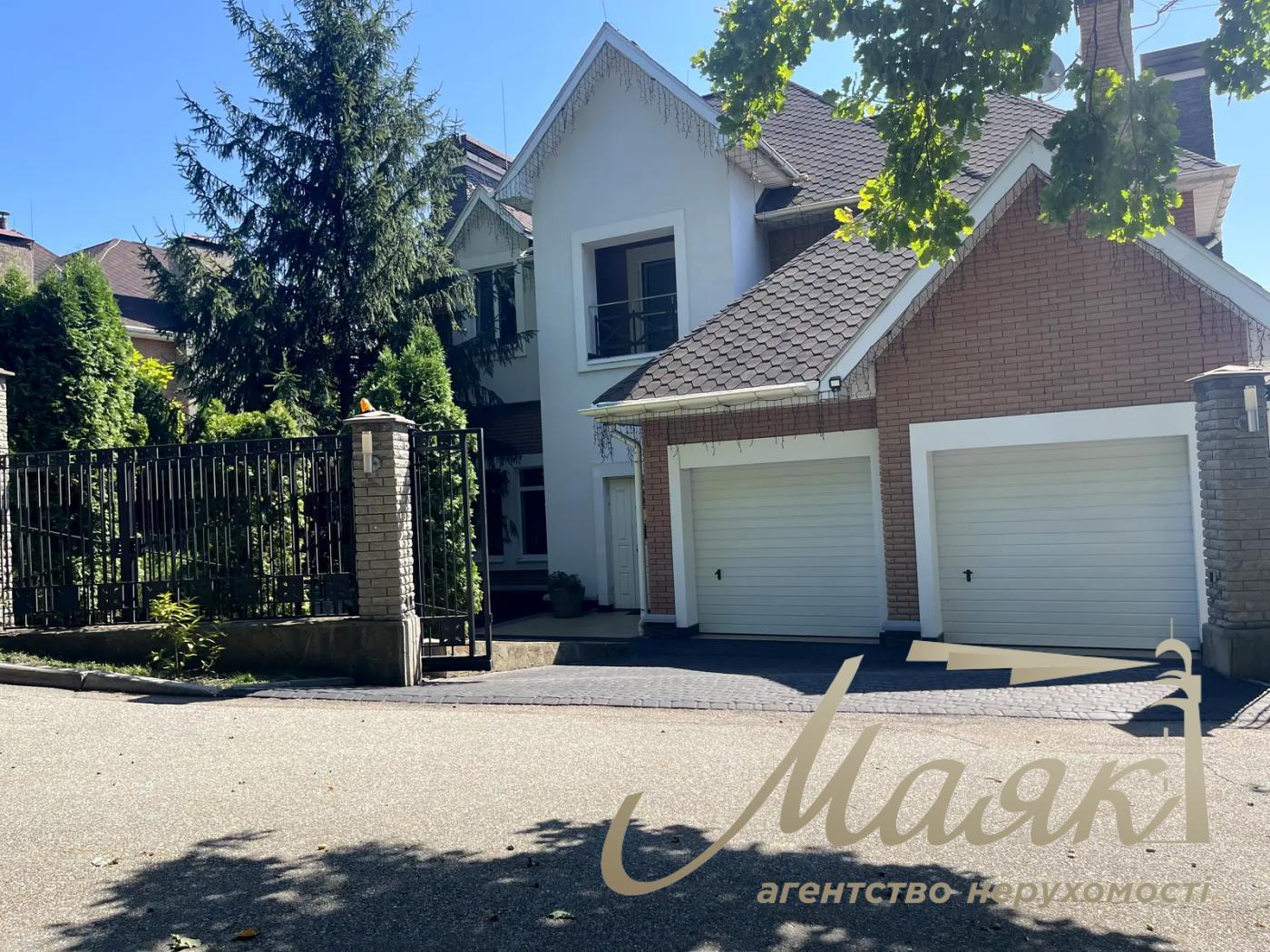 Оренда двоповерхового будинку 435 м² у с. Лісники, КМ "Зелений Гай".