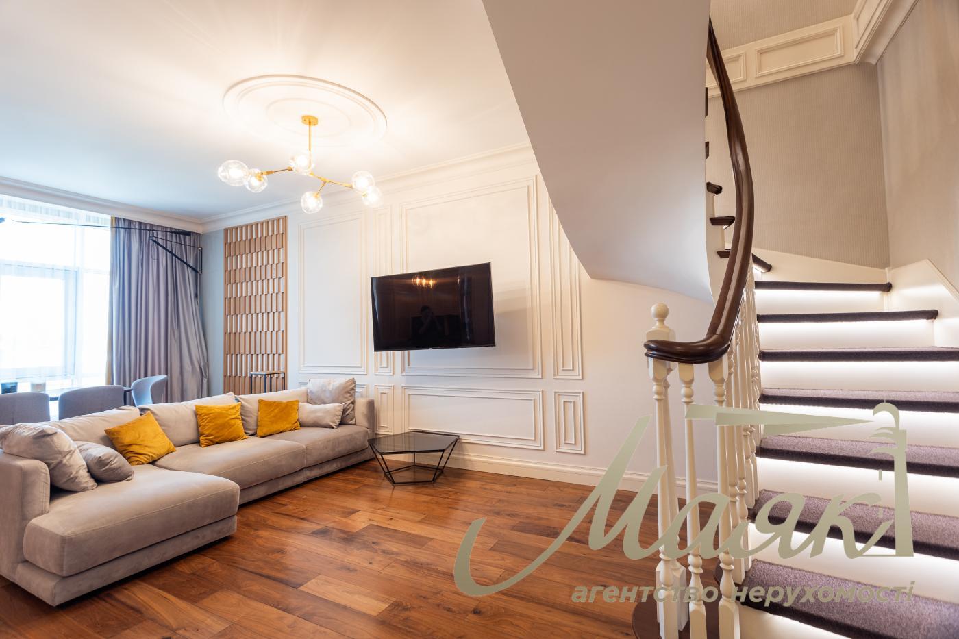 Sale 4k apartment with parking place in LCD Zverinetskyi, Pechersk, Kiev