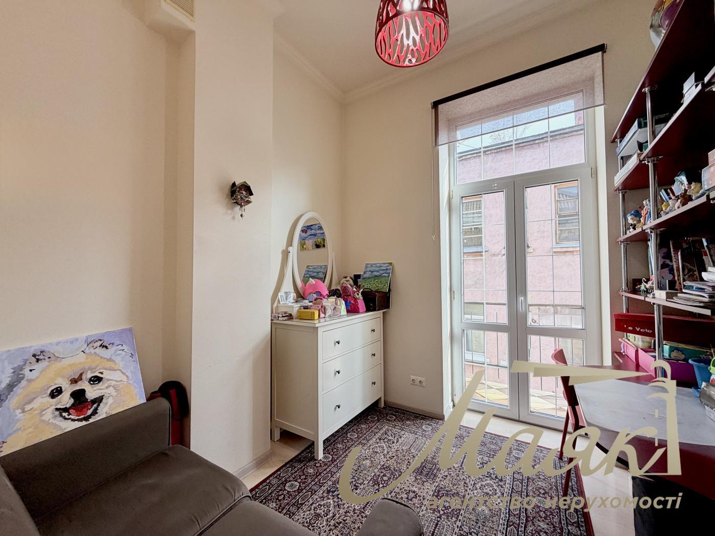 Оренда 4х-кімнатної квартири 200 м² у самому серці Києва - вул. Рейтарська, 5, Шевченківський район.