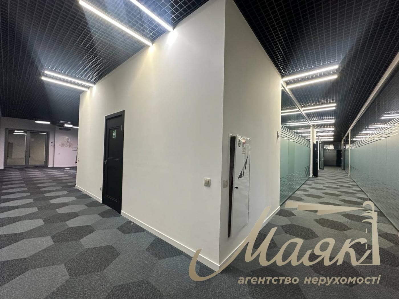Оренда офісу площею 1 220 м² у бізнес-центрі на вул. Лаврській, Печерський район.