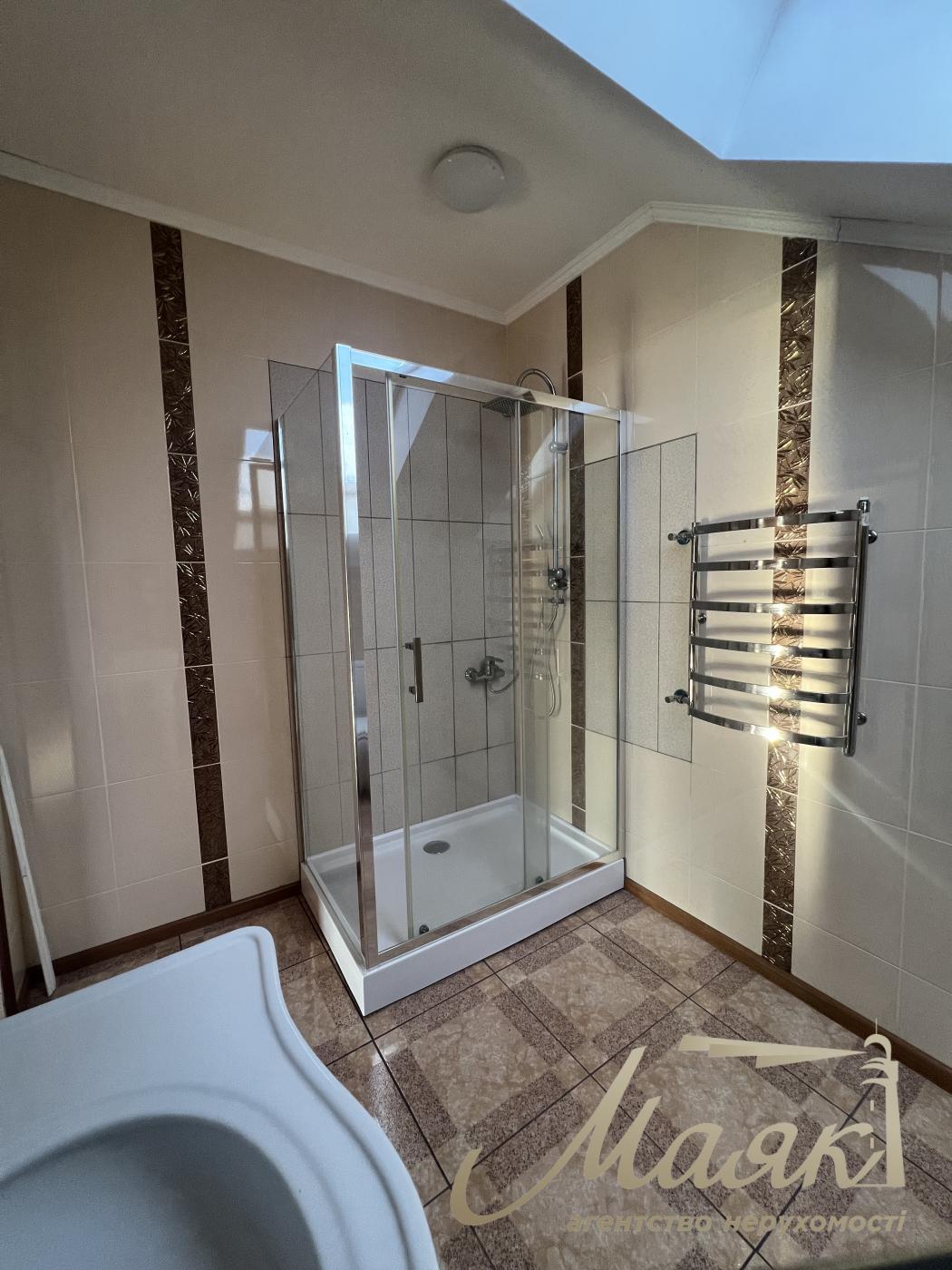 Rent of a 3-storey house 460m2, Goloseevsky district, Myshelovka.