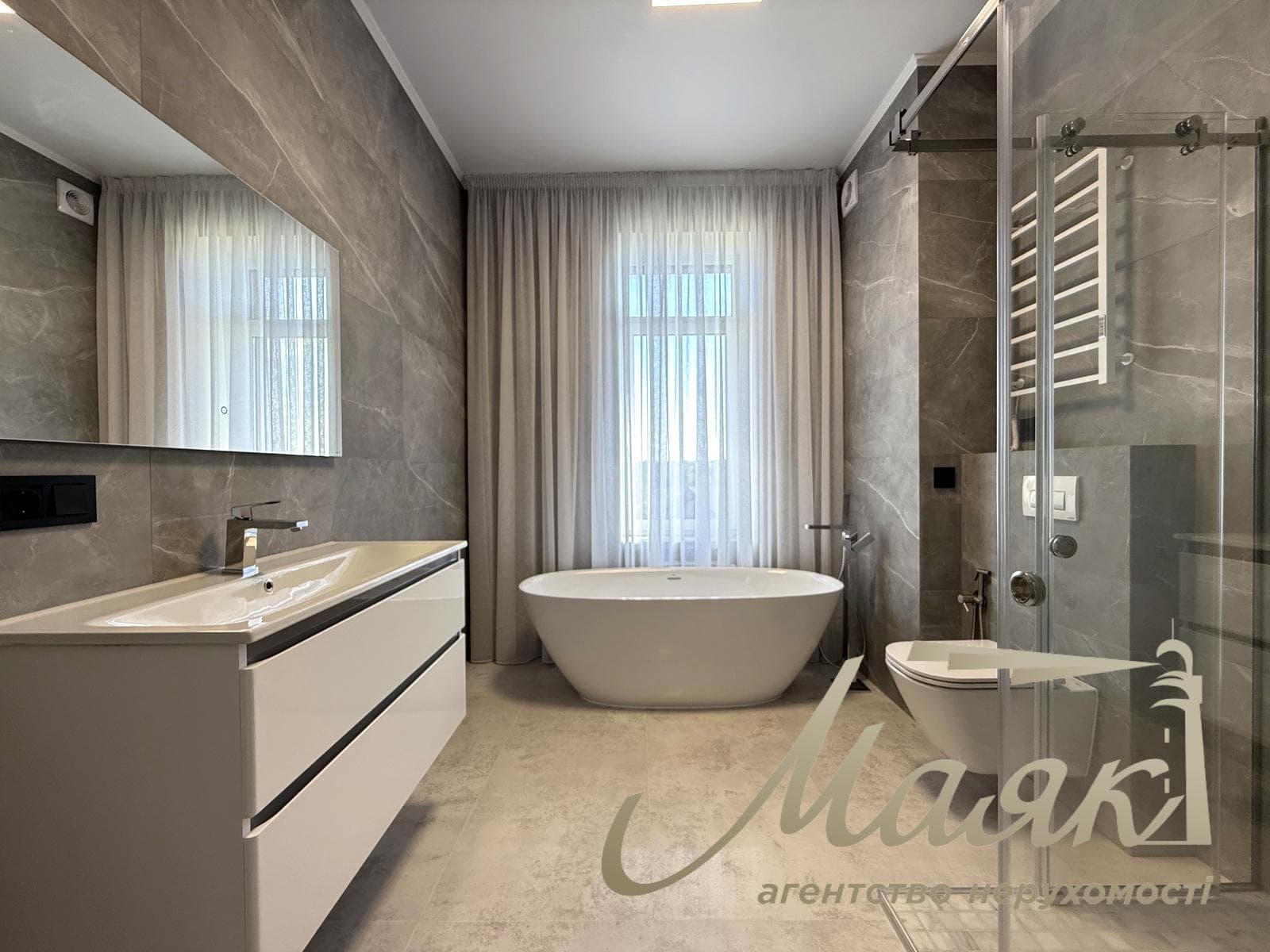 Продаж сучасного будинку 350 м² з панорамним видом с. Лісники пров. Глинище, 39, Обухівський напрямок, Київська область