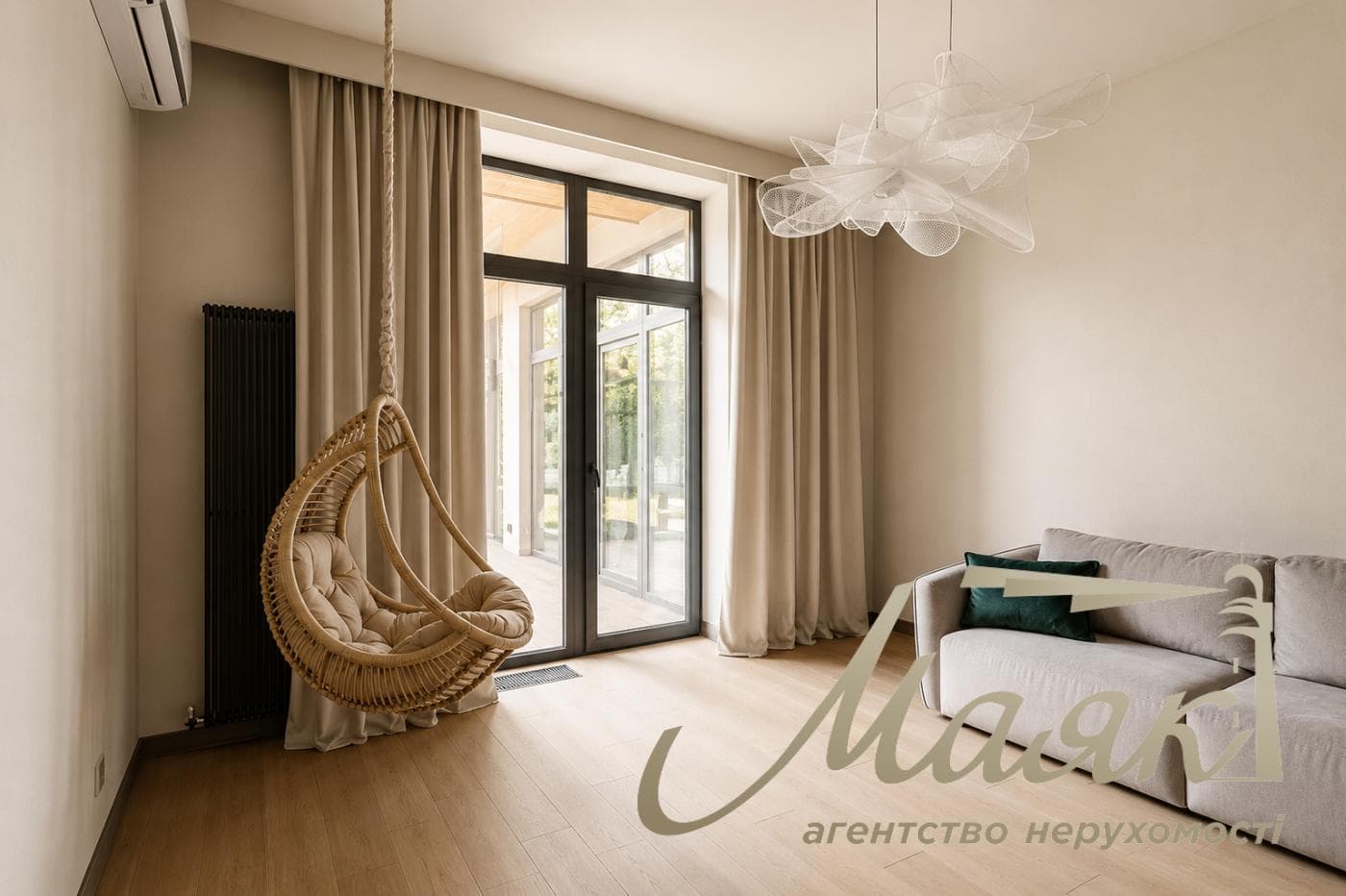 Продаж сучасного будинку площею 250 м² з авторським ремонтом | Ділянка площею 20 соток та басейн у смт Козин / Конча-Заспа, Обухівський напрямок, Київська область