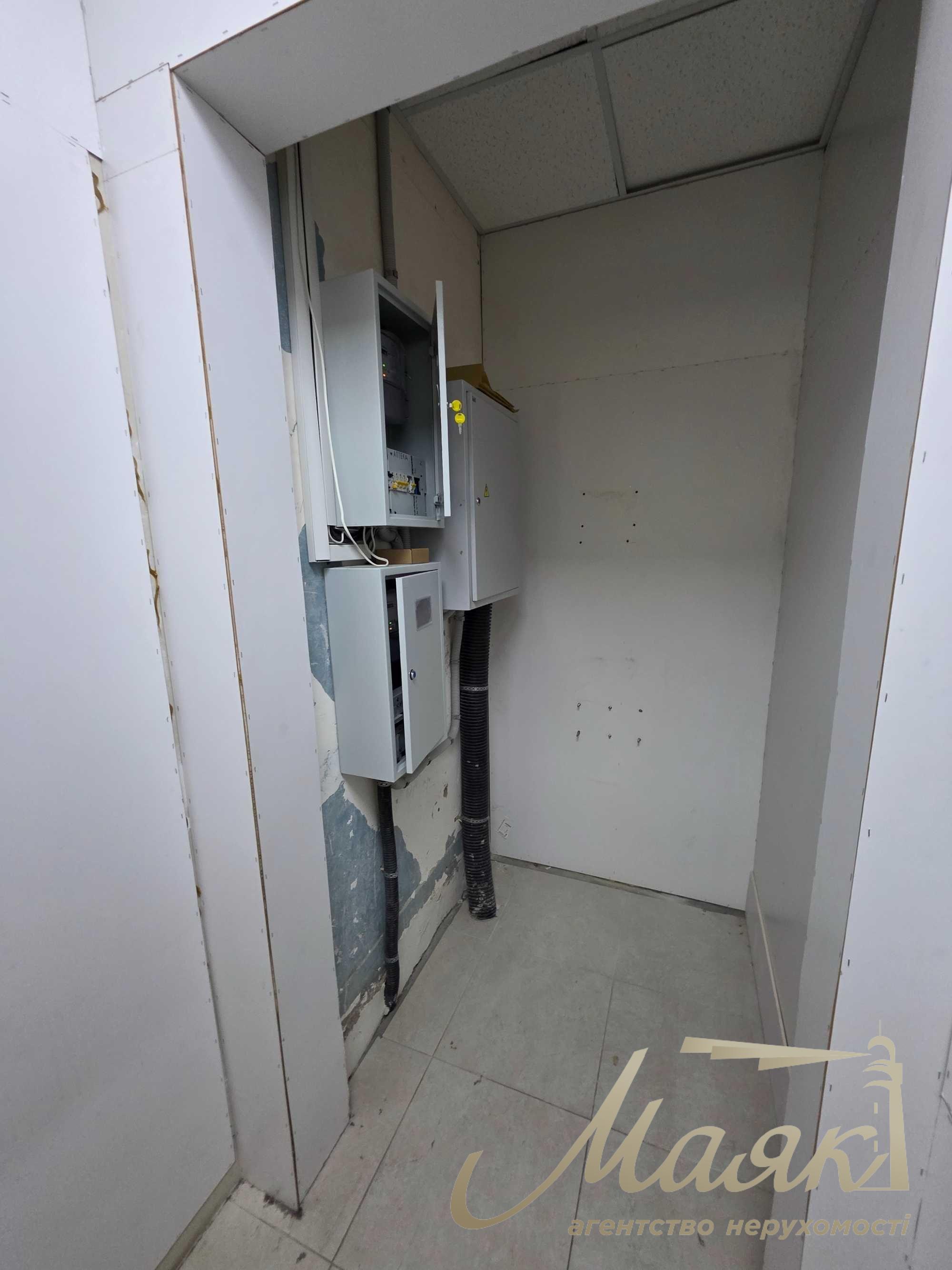 Оренда фасадного приміщення в районі Taryan Towers, Печерськ