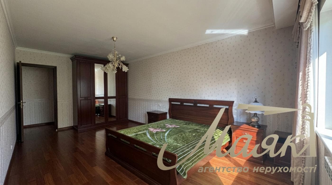 Оренда 3-кімнатної квартири площею 90 м² на вулиці Нікольсько-Ботанічній, 2