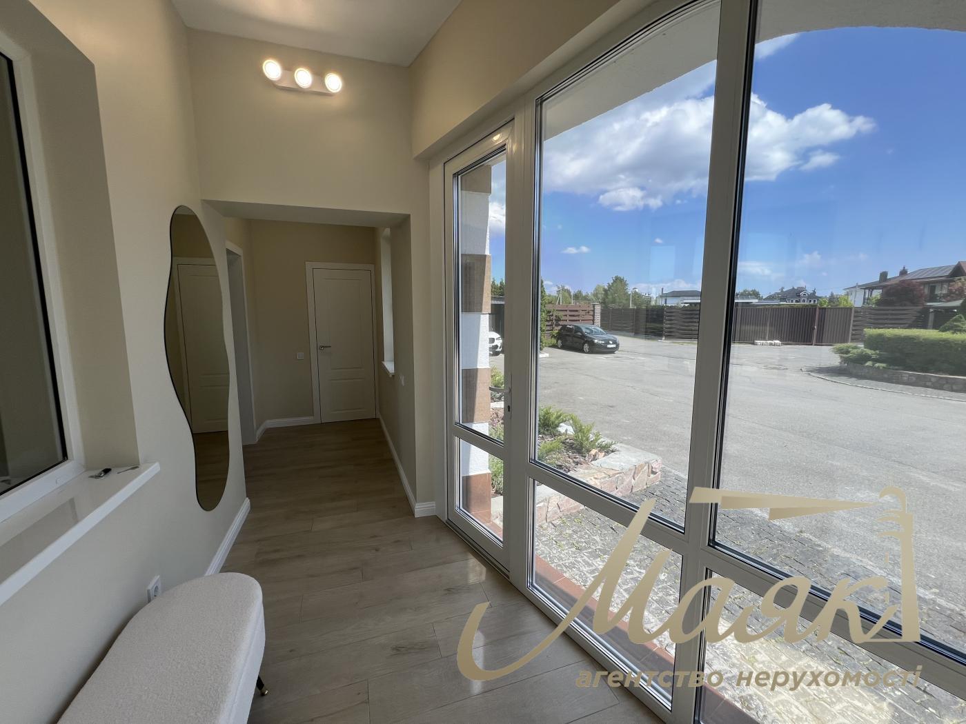 Rent 3-storey duplex 270m2, Kozin