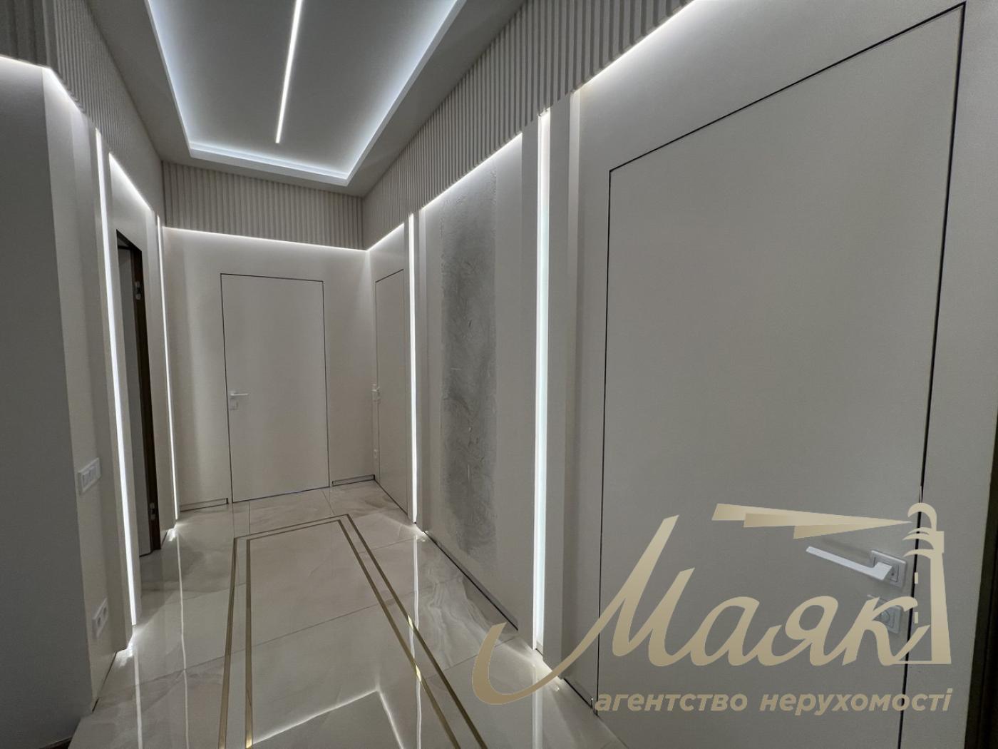 Продаж двоповерхового будинку 274м2 у Лісниках поруч з Equides Club