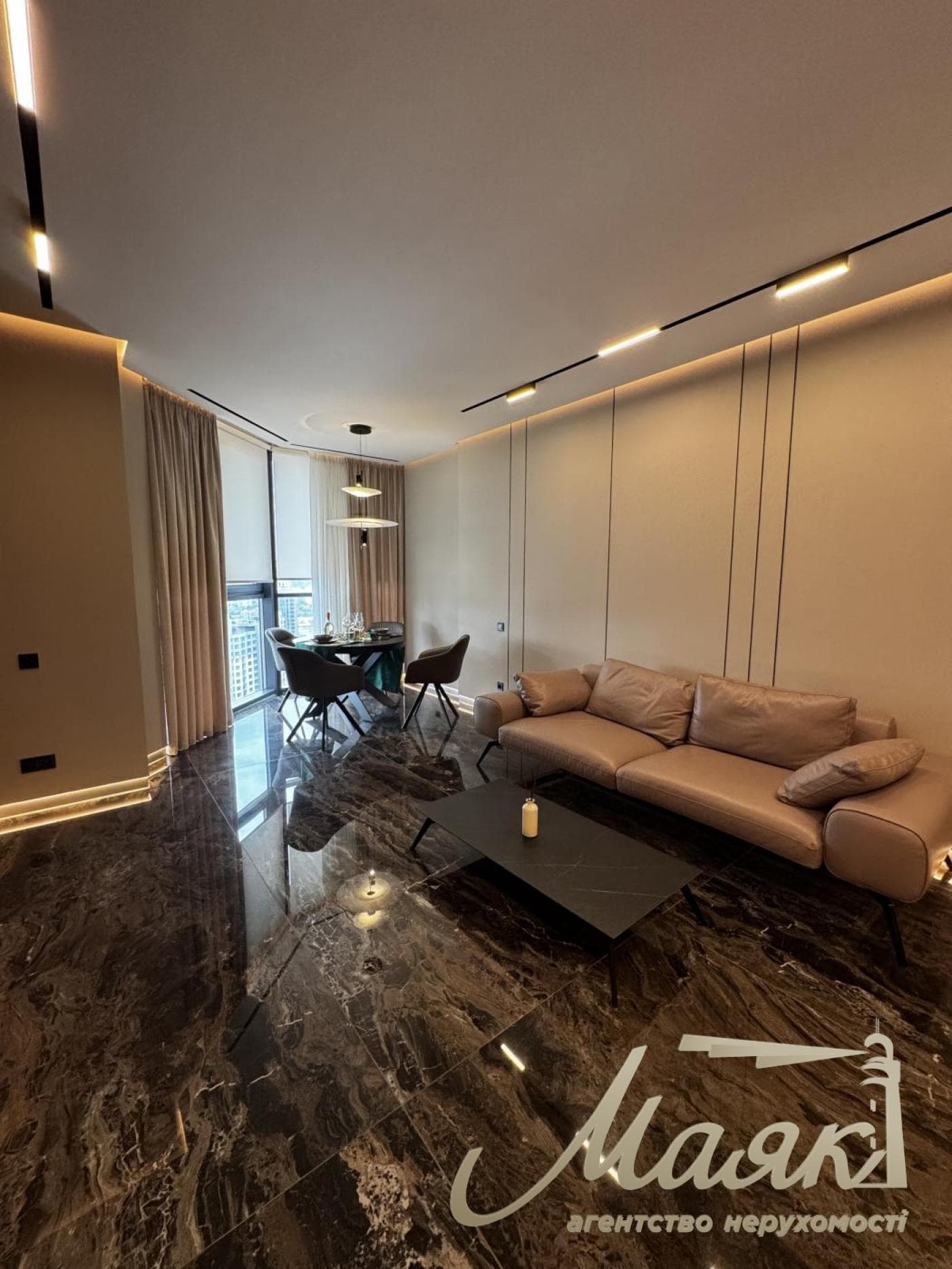 Rent 3 bedroom apartment in LCDDelmar, 90m, Pechersk