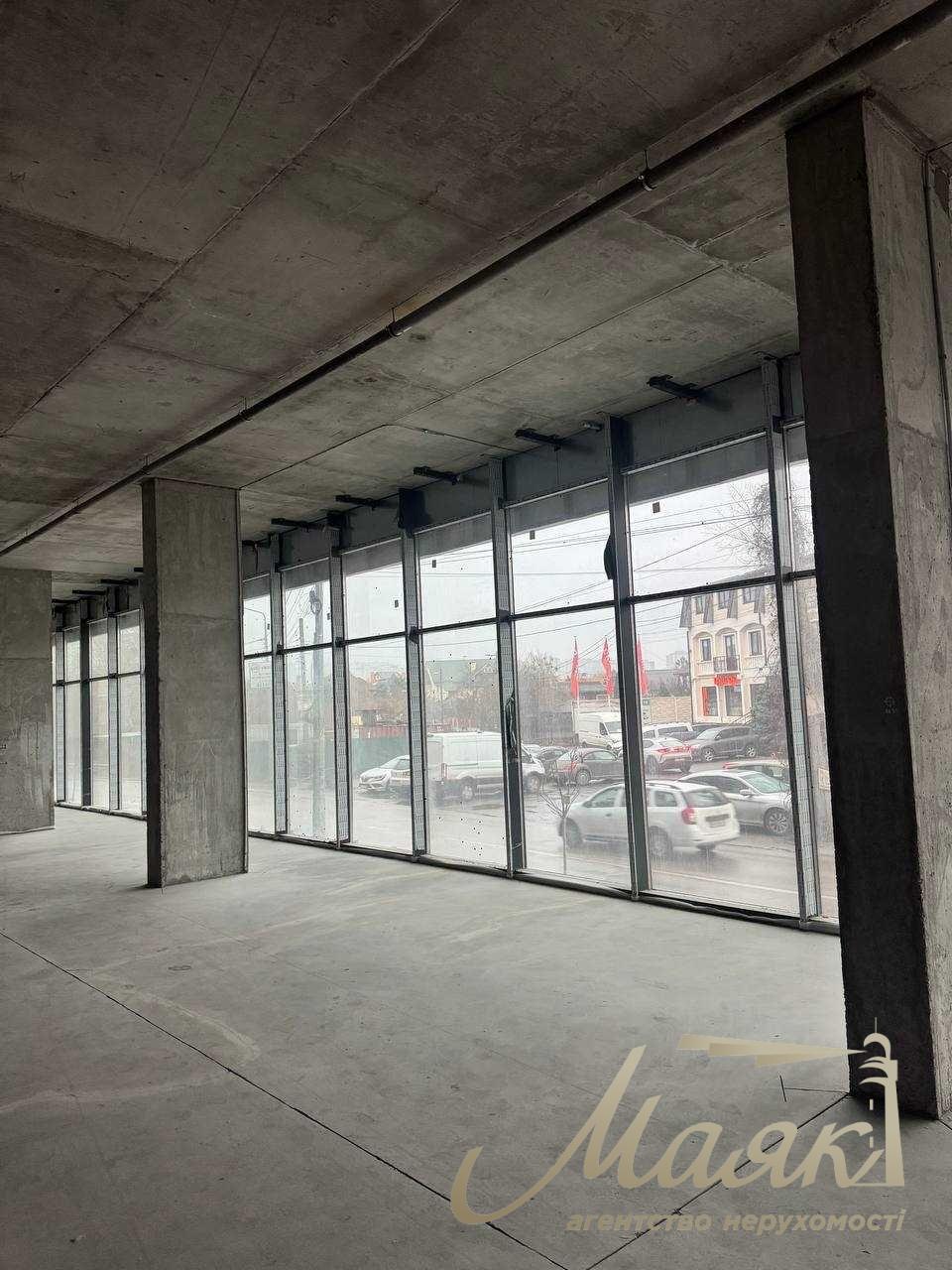 Продаж фасадного приміщення по вул. Центральна, 11, метро Славутич - ЖК "Рів'єра"