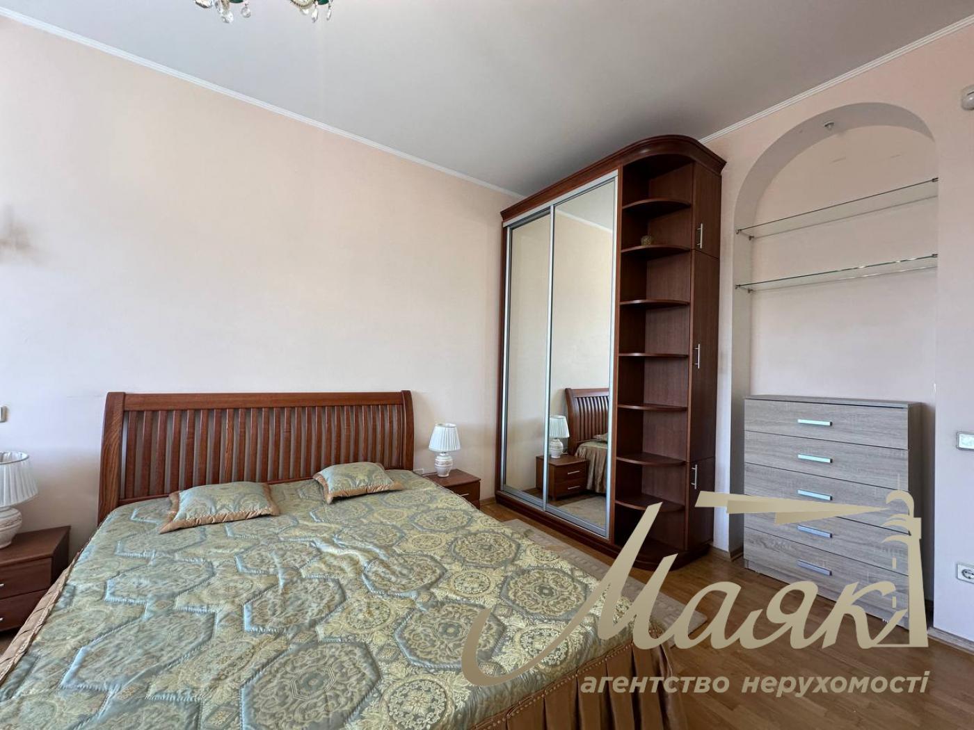 Оренда дворівневої квартири по вул.Верхогляда/Драгомирова 4, Печерський район.