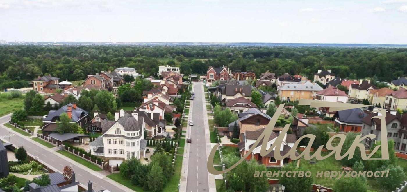 Sale of land with access to water in the town on the Dam. Kozin