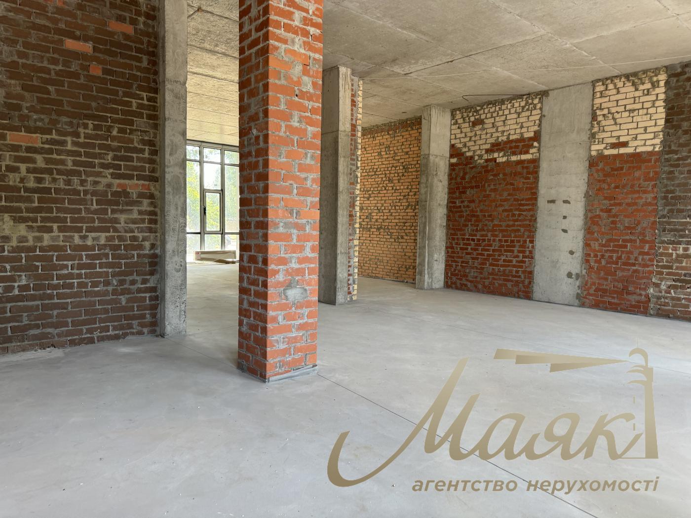 Rent of façade premises of 388 m² in the residential complex "Suchasny Kvartal", Otradny, Solomyansky district.