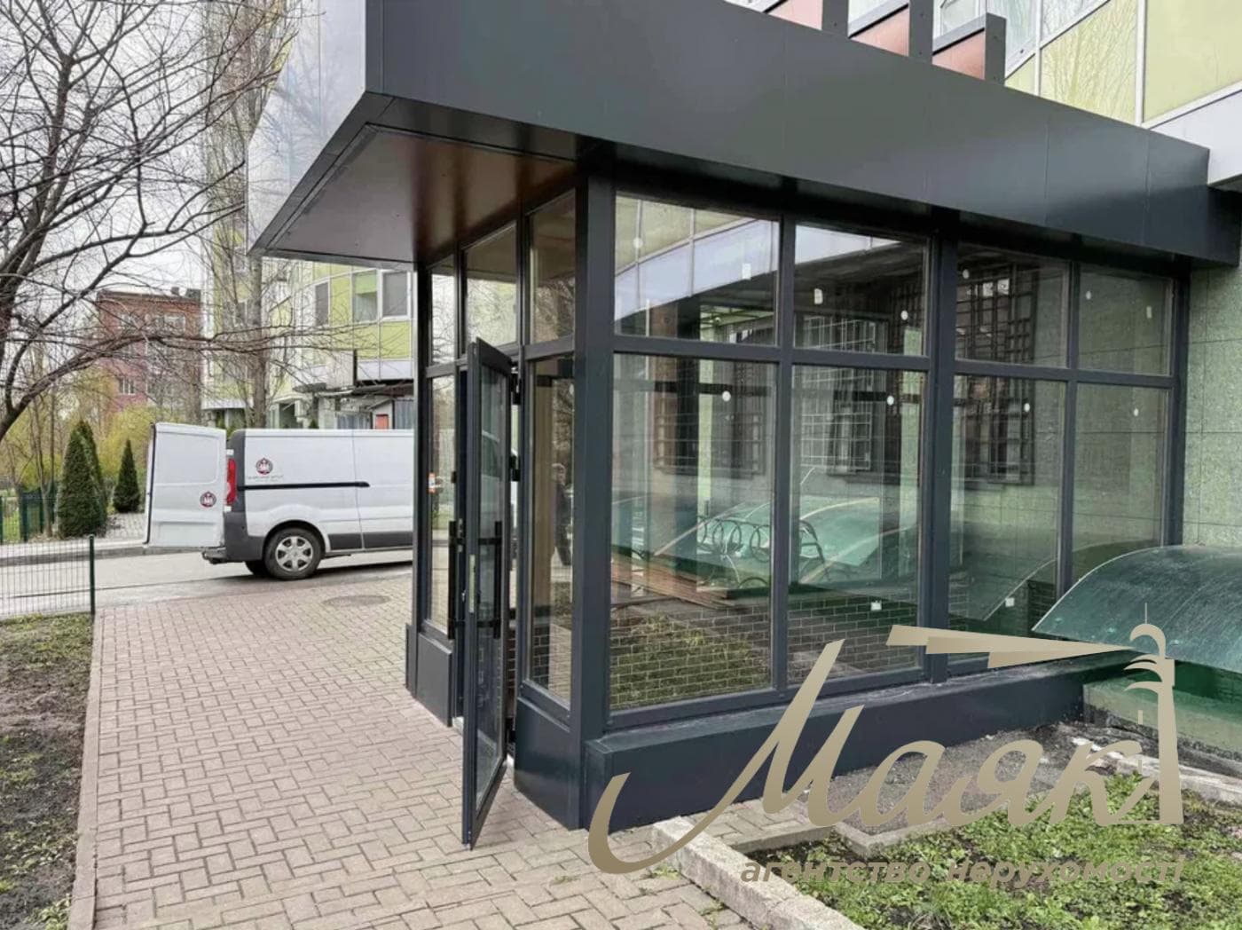 Фасадне цокольне приміщення (100 м²), провулок Коломийський, біля станції метро «Васильківська»