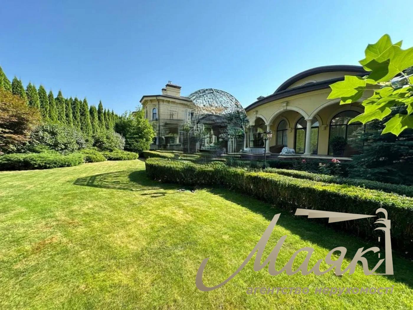 We offer for sale VIP-house in the cottage town "Golden Gate" (Koncha-Zaspa), Obukhovsky district.