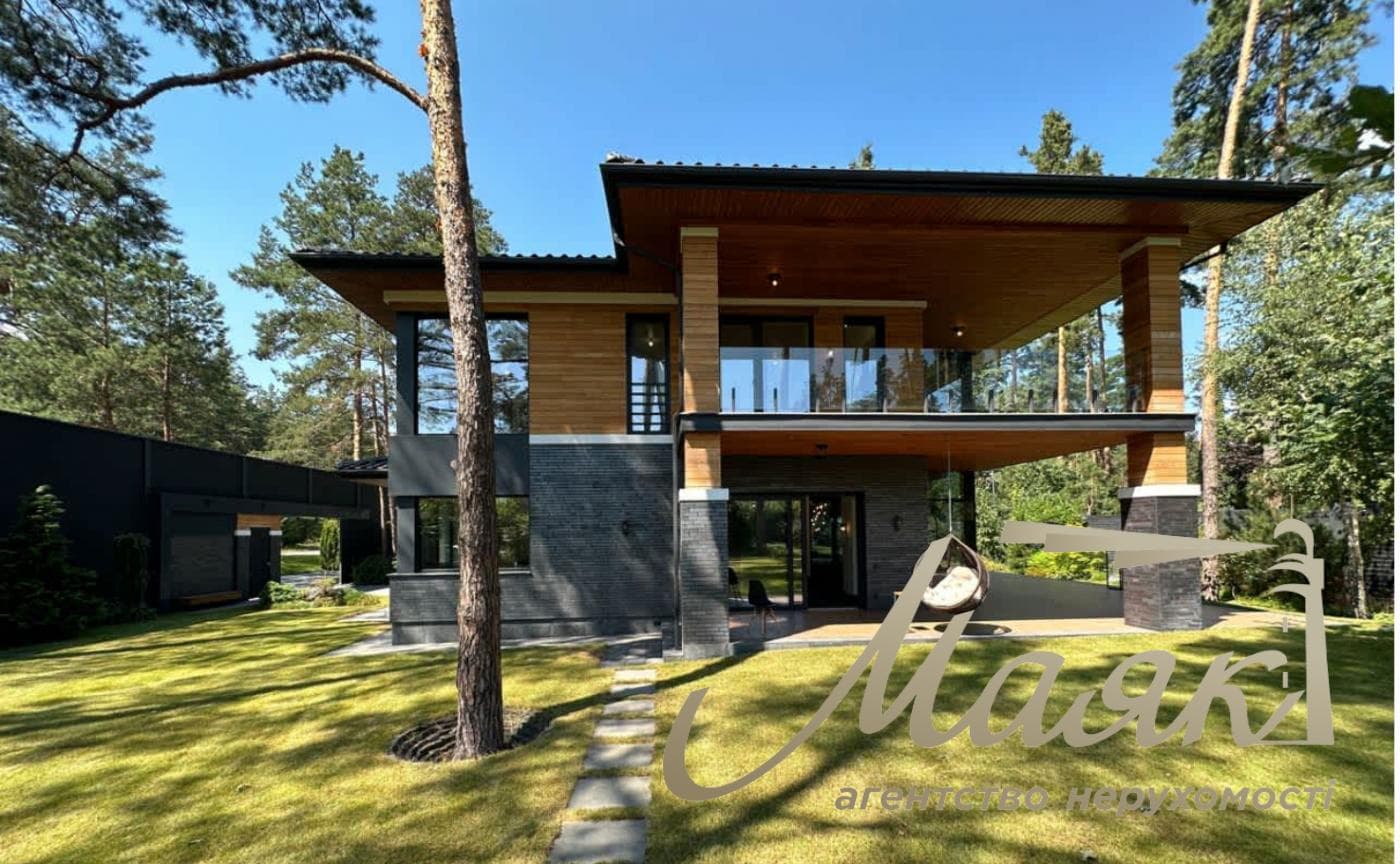 Продаж 2-х поверхового будинку 490м2, Плюти