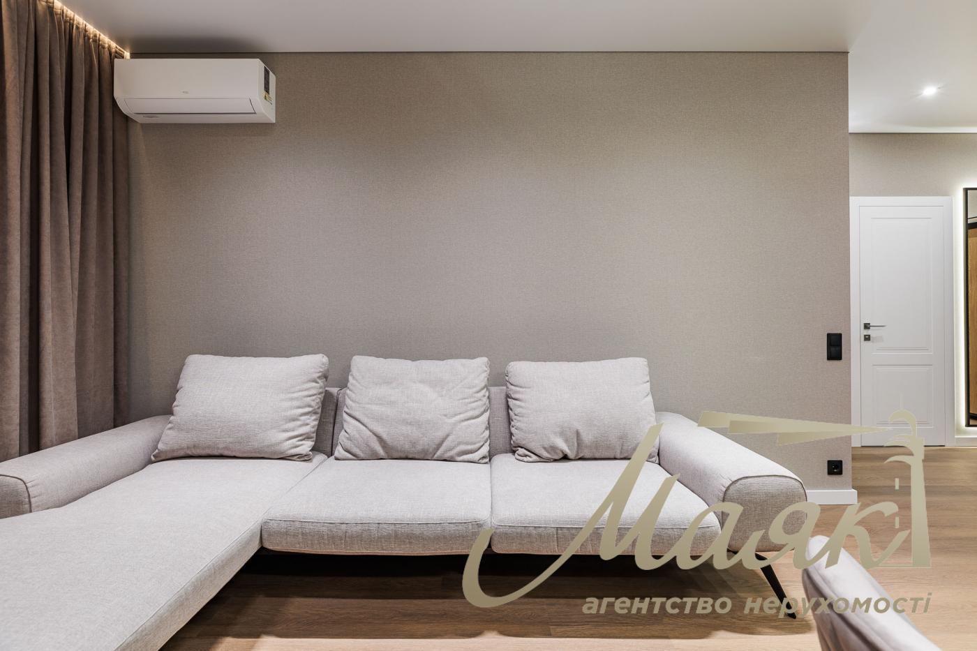 Продажа 1-комнатной квартиры с ремонтом ЖК Варшавский 3, Виноградарь, Киев