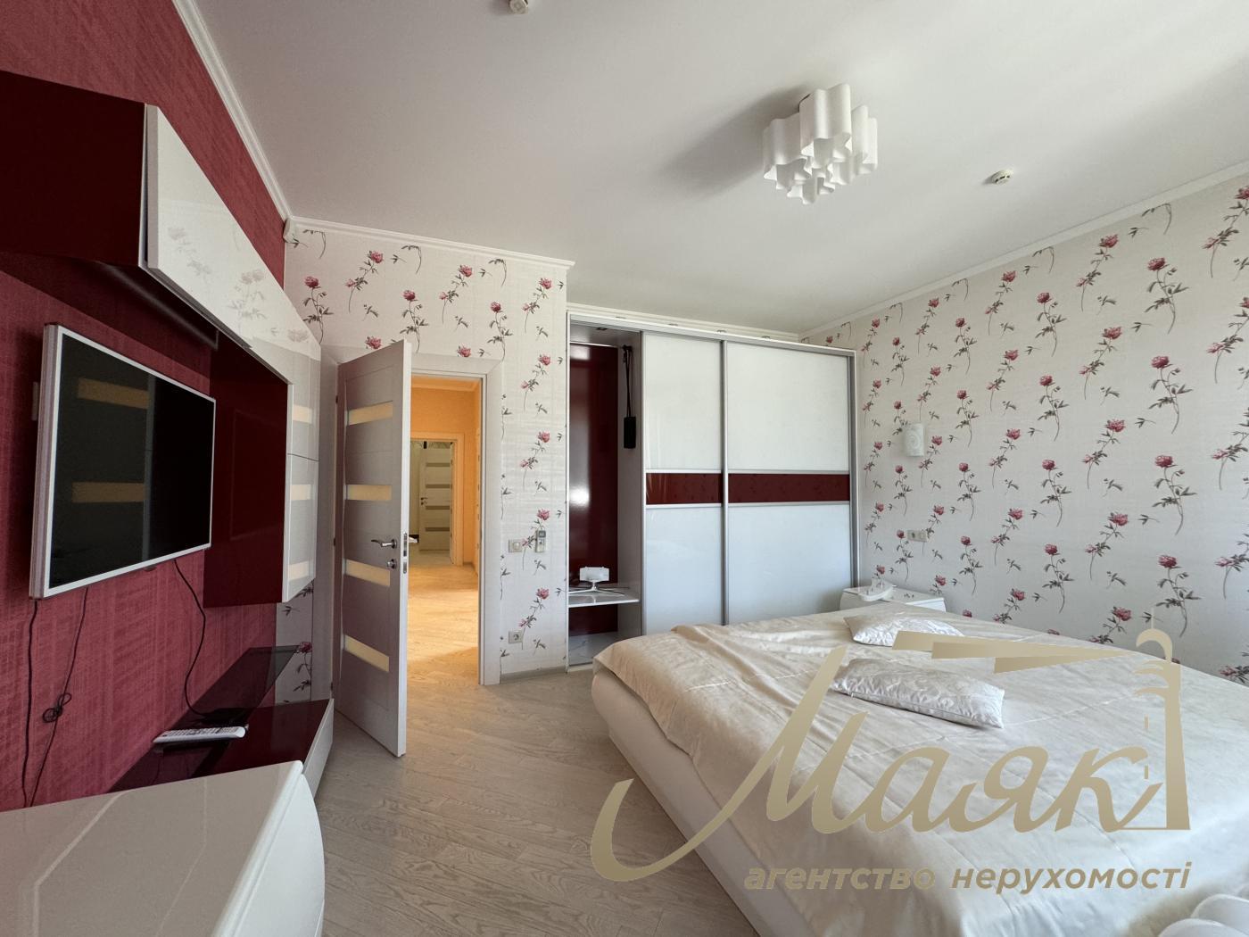 Rent 2-storey house 220m2 in. Ivankovici/Kruglyk, KG "Maetok"