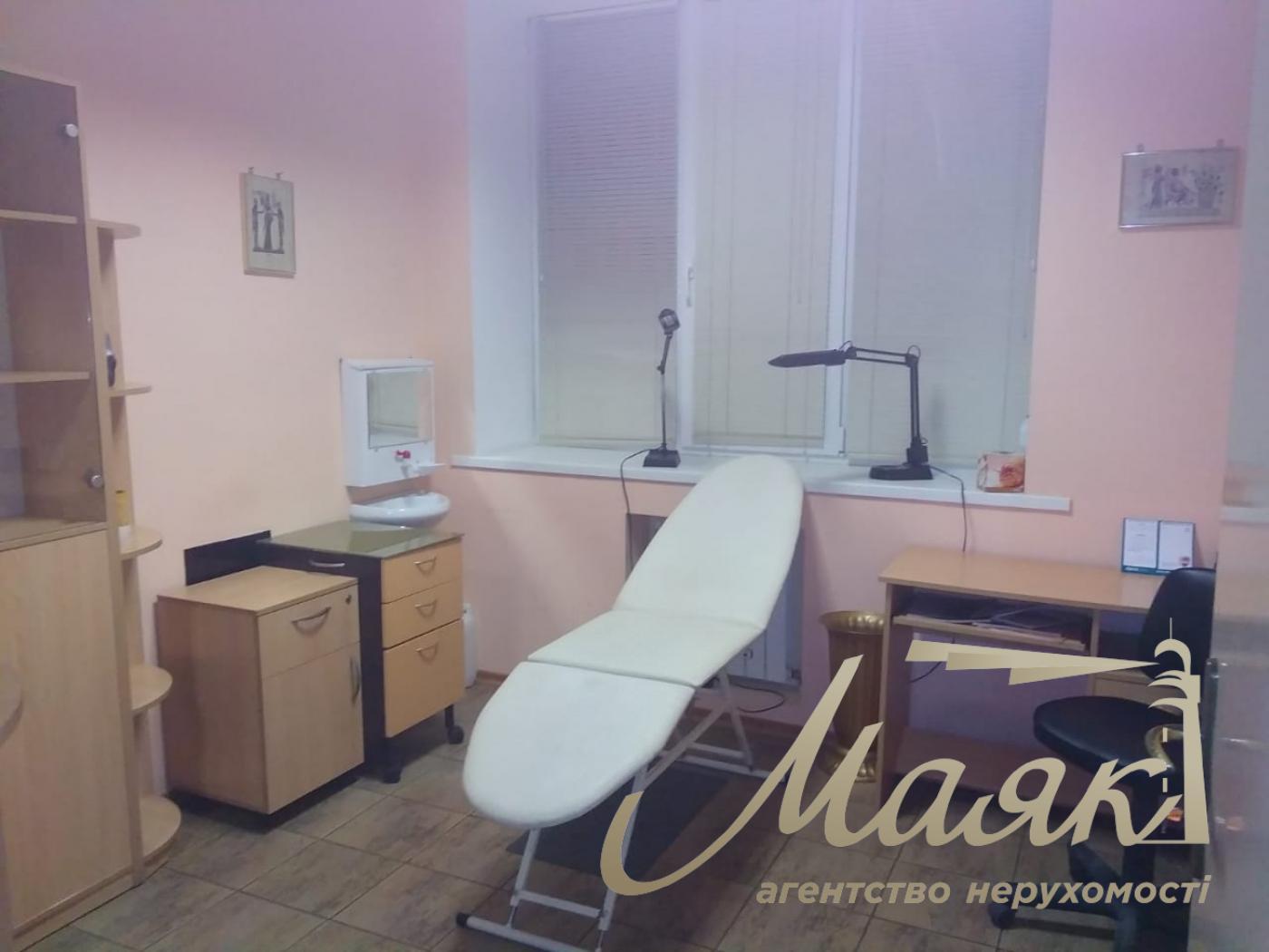 Оренда фасадного приміщення 134 м2 у Печерському районі, вул.Кіквідзе (Бойчука) 18А