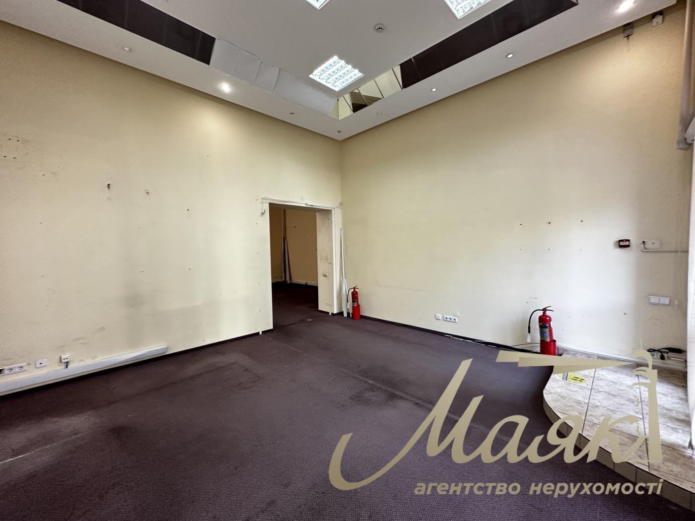 Продаж офісного приміщення в центрі вул. Тургенєвська, 28А-30А