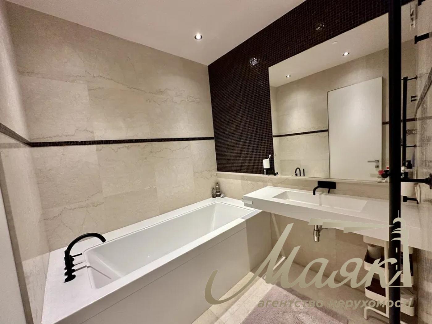 Продаж дворівневої 4к квартири вул. Коновальця, Печерськ