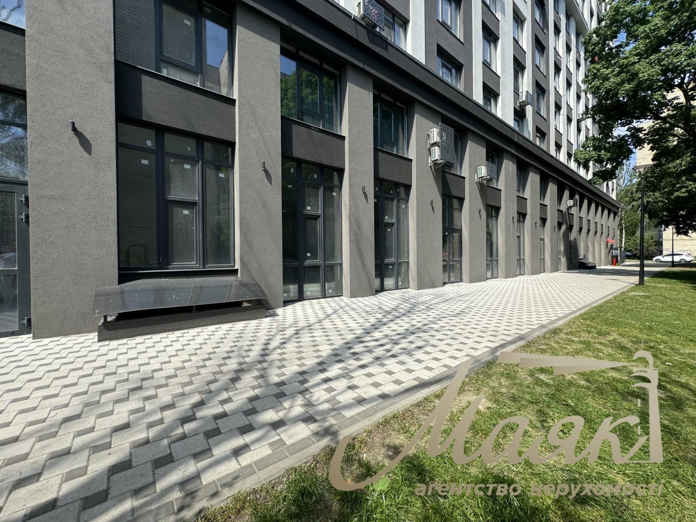 Аренда фасадного помещения 213 м² в ЖК "Сучасний квартал", Отрадный, Соломянський р-н.