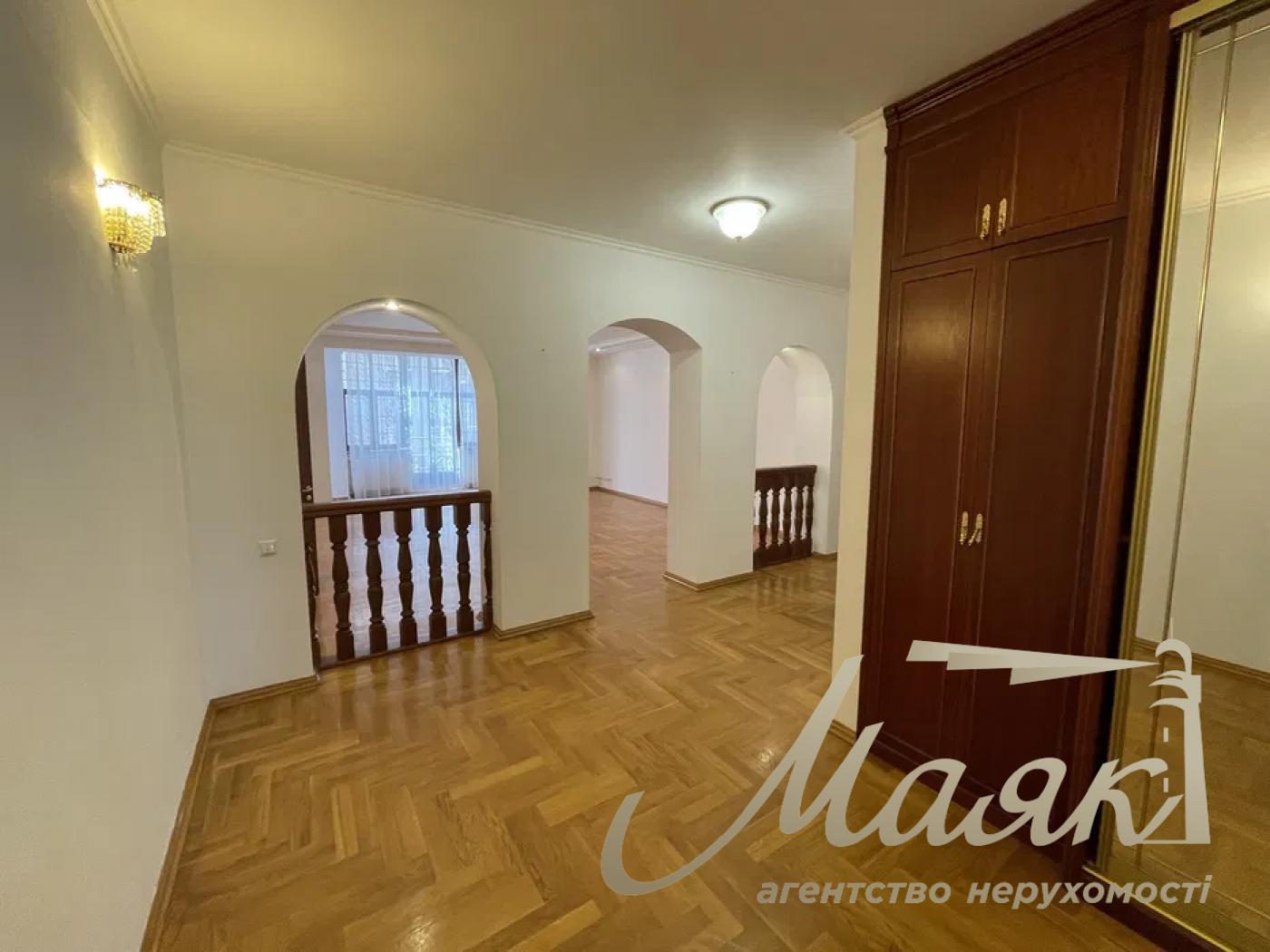 Оренда 4к квартири (217м²) по вул. Паторжинського 14, Центр