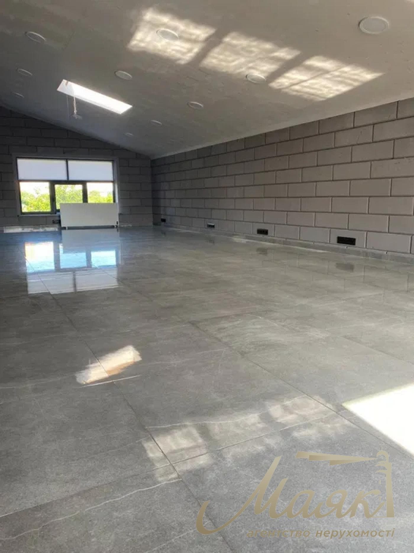 Оренда окремої будівлі площею 750 м² під офіс поруч із станцією метро «Осокорки», Дарницький район