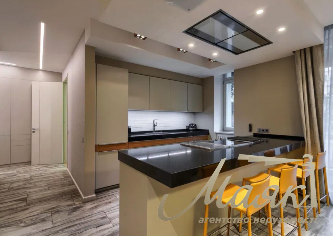 Sale of 3-room apartment Shota Rustaveli street
