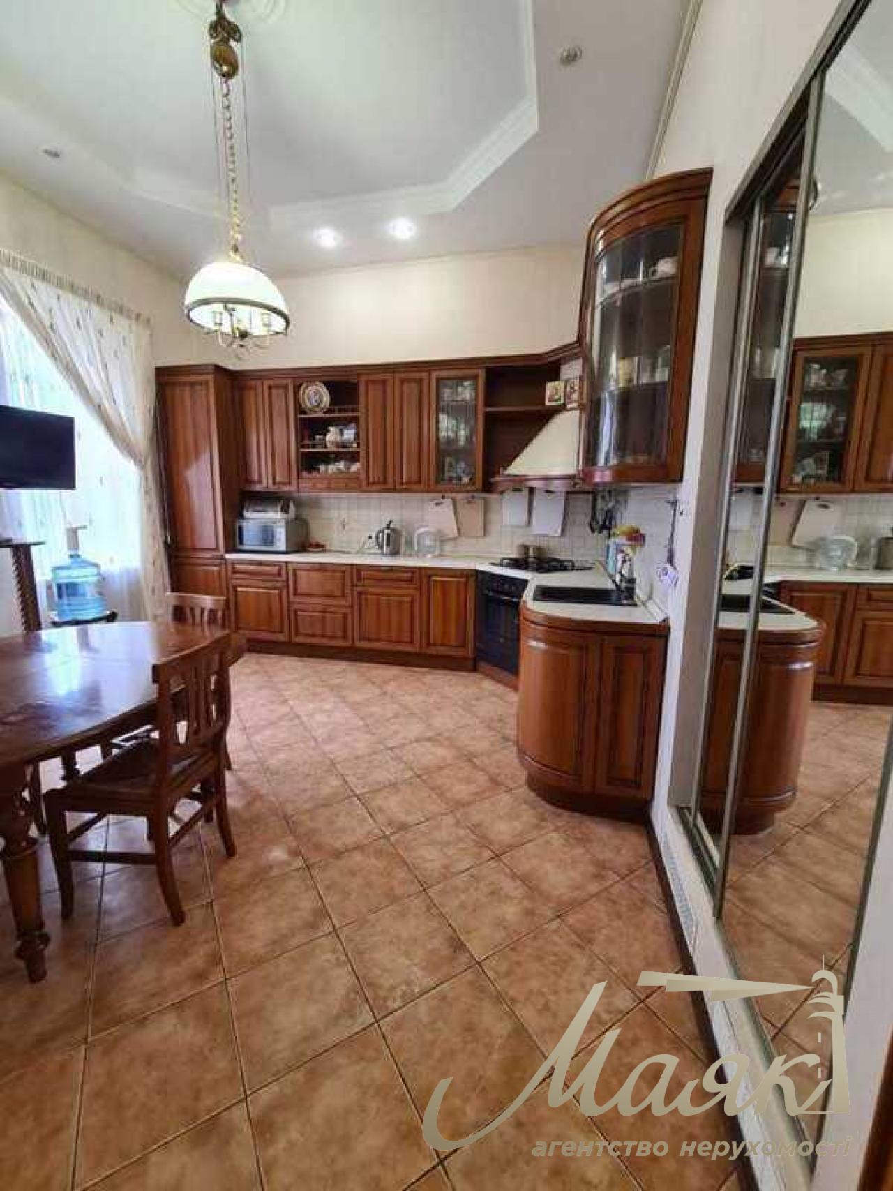 Sale of 2-level apartment 326 m2 st.Institutskaya 13/4 Khreshchatyk