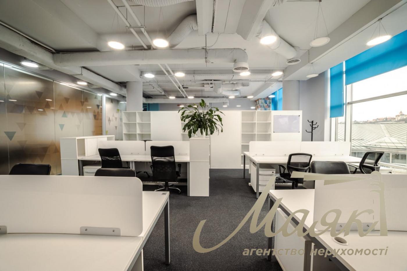 Оренда офісу 555 м2 у БЦ з ремонтом, меблями та терасою Олімпійська