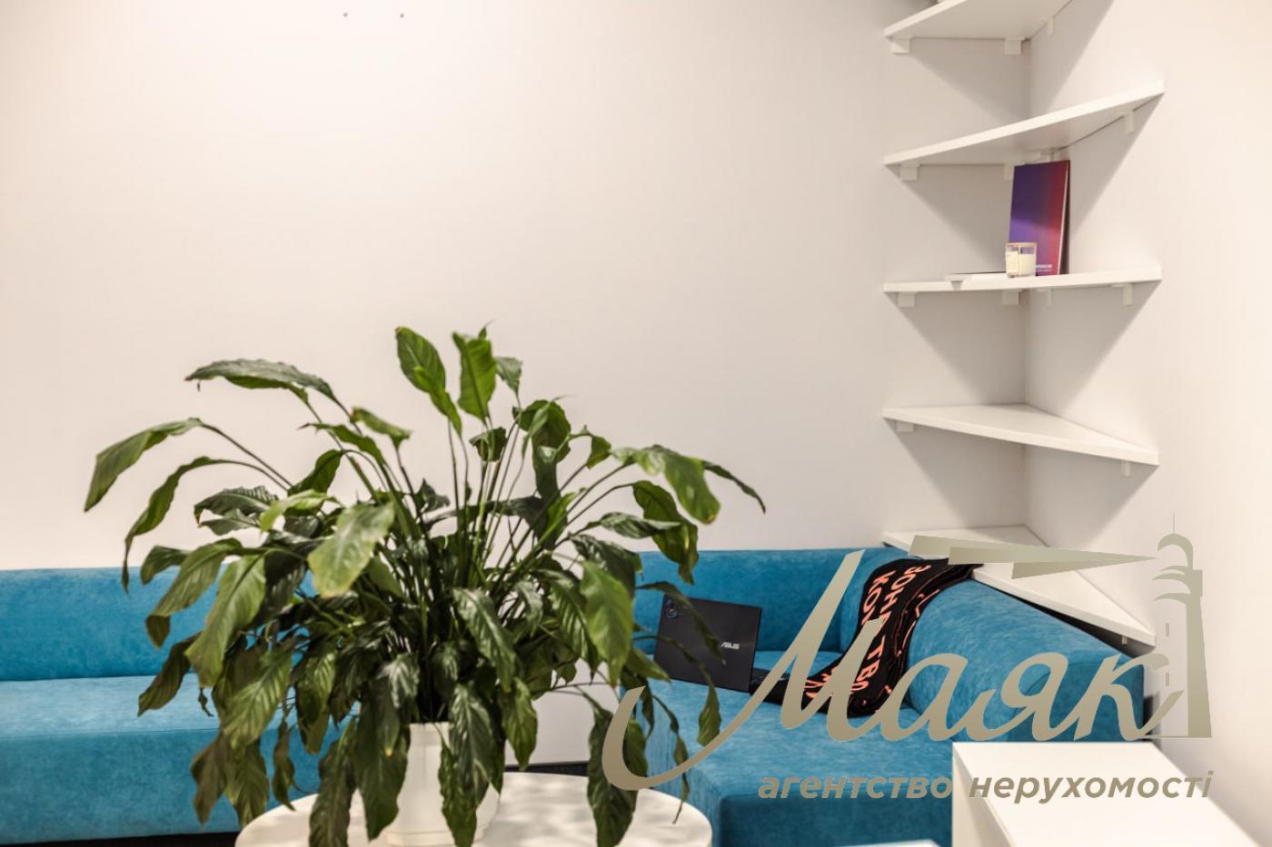 Оренда офісу 555 м2 у БЦ з ремонтом, меблями та терасою Олімпійська