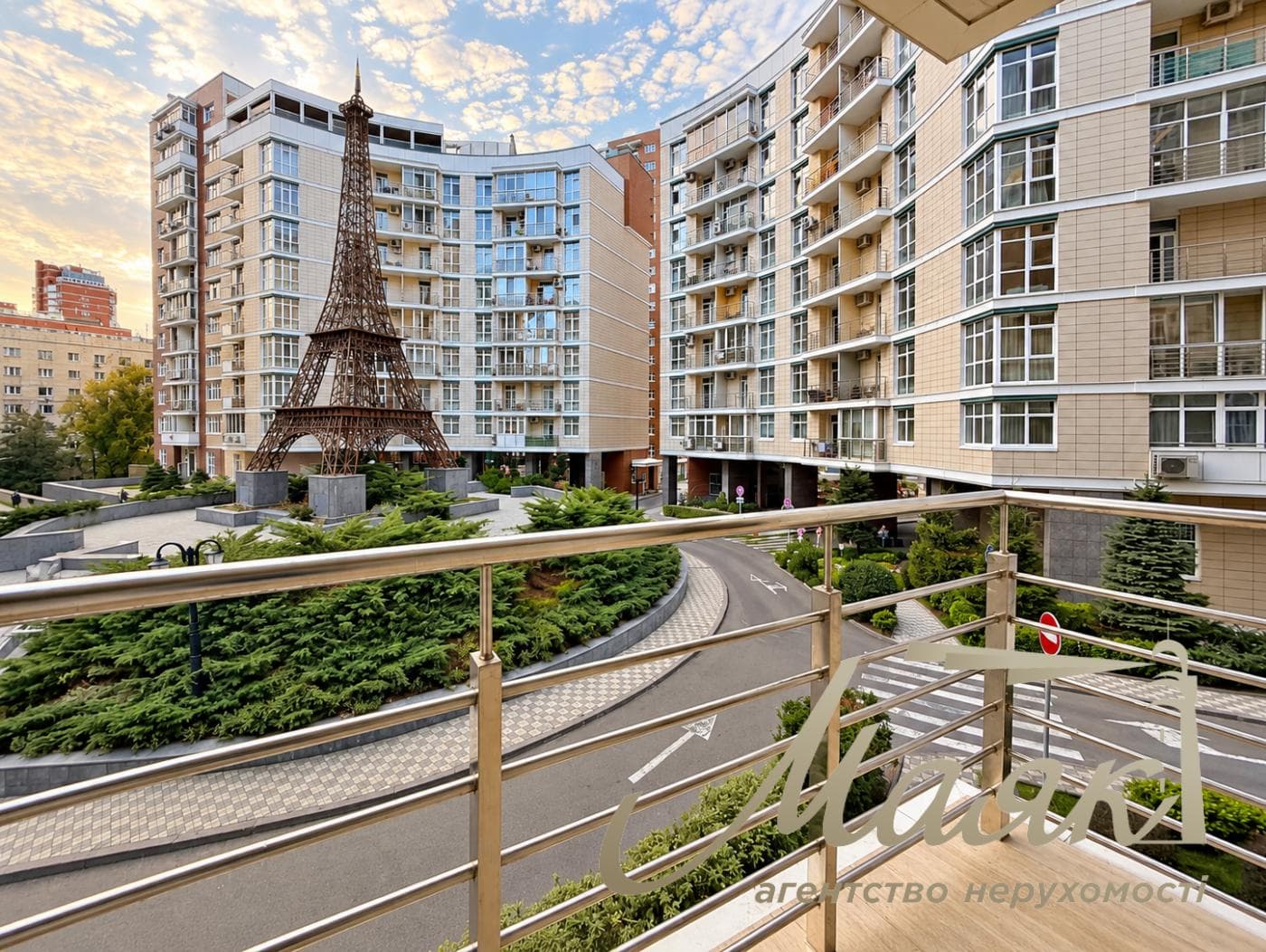 Продаж автономної 4-кімнатної квартири у ЖК «Французький квартал», вул. Саперне поле, Печерськ