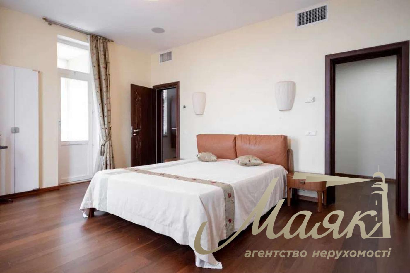 Продаж 4к-квартири 195 м2 вул. Панаса Мирного, 17 Печерський район