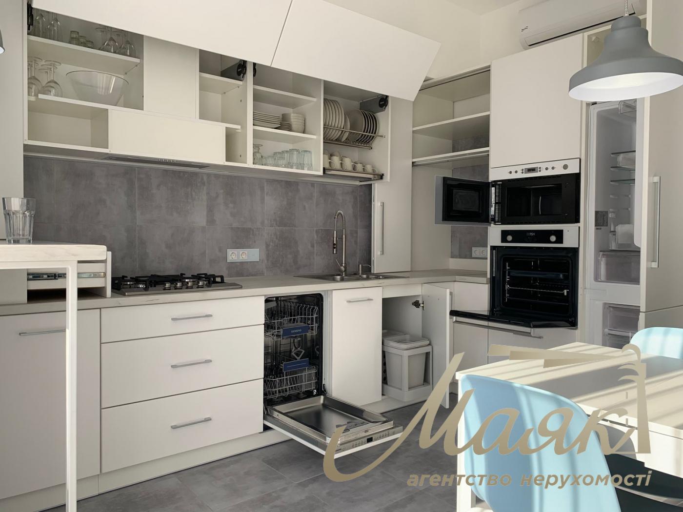 Rent of 1 room apartment in residential complex Podol Grad, Degtyarnaya st. 7, Podol