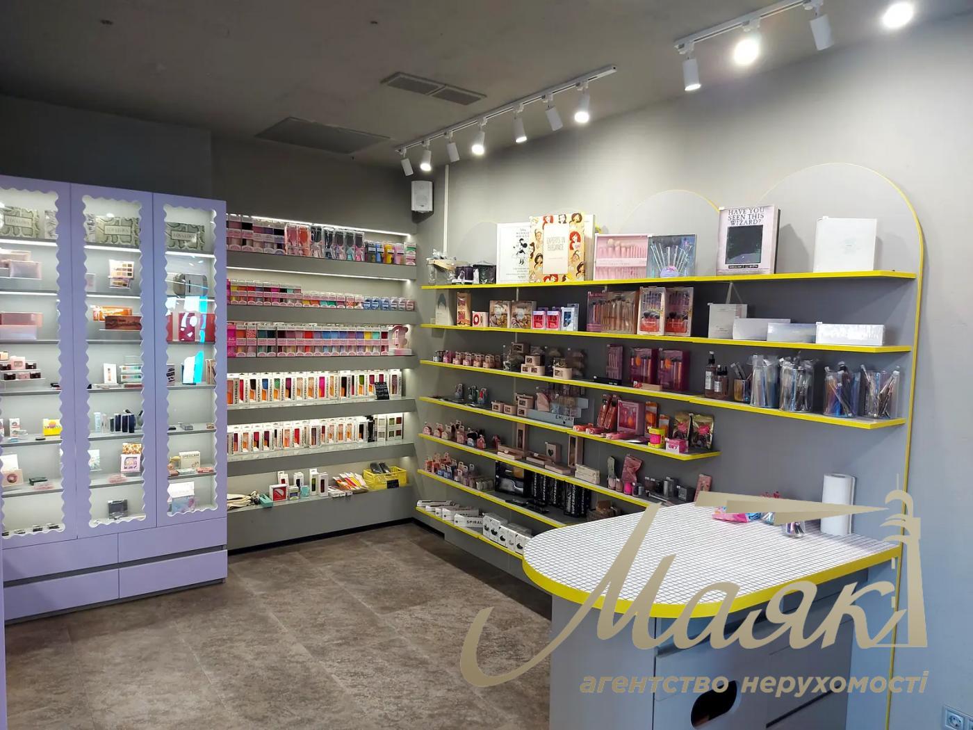 Оренда фасадного комерційного приміщення на Бессарасбкой площі, Центр.