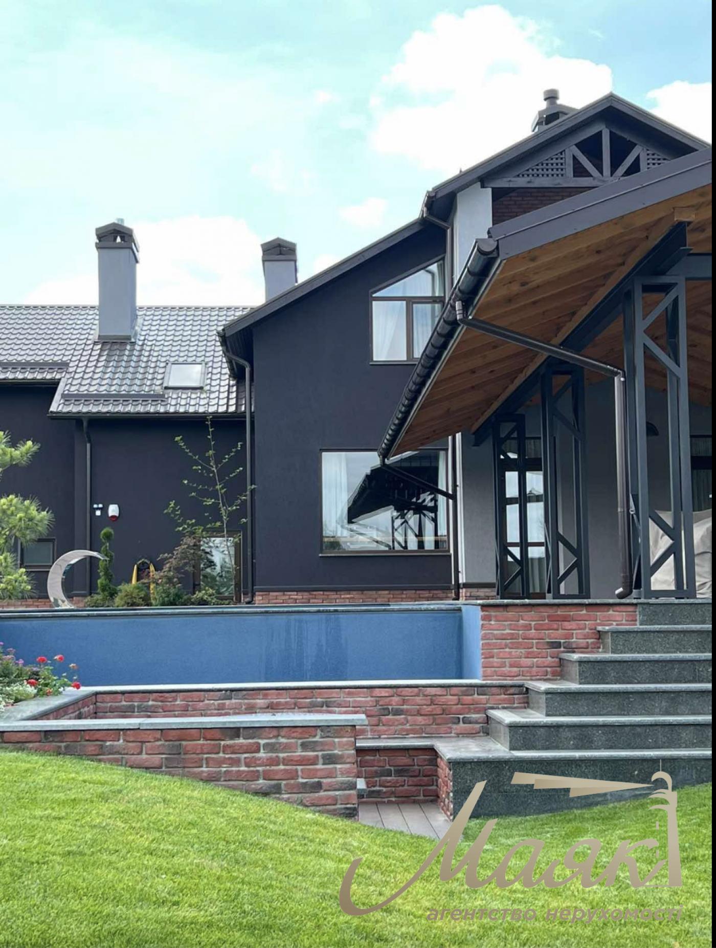 Продажа дома 400м2 в с.Плюты