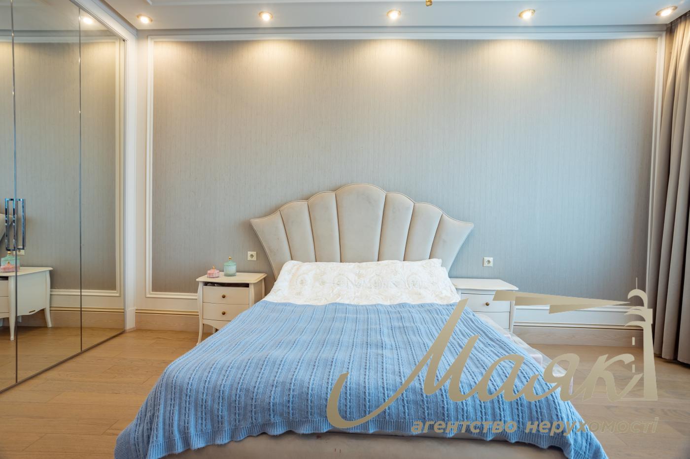 Rent 3-bedroom apartment LCD Novopecherskie Lipki, Verkhoglyada street (Dragomirov)
