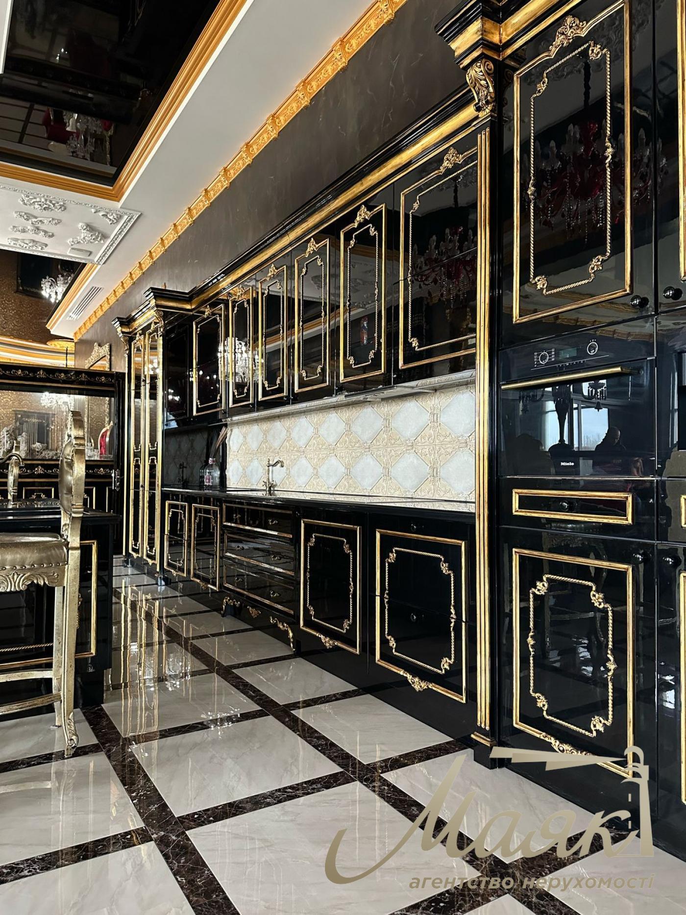 For sale one-storey cottage with access to the lake in the cottage town in the village of New Bezradichi, Obukhiv district.