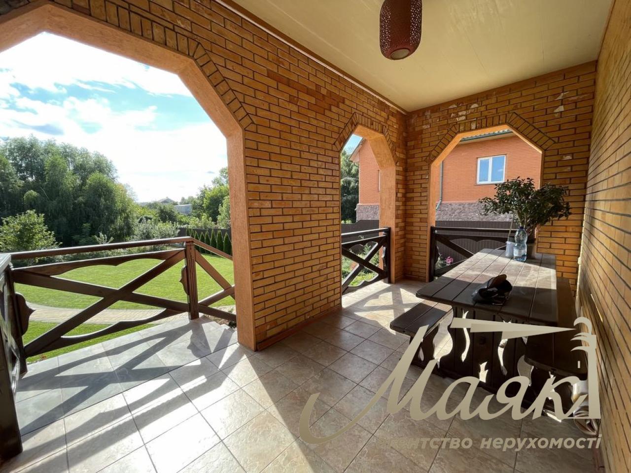 Продаж будинку 360 м2 у Жулянах з ділянкою 15 соток вул.,.Нова