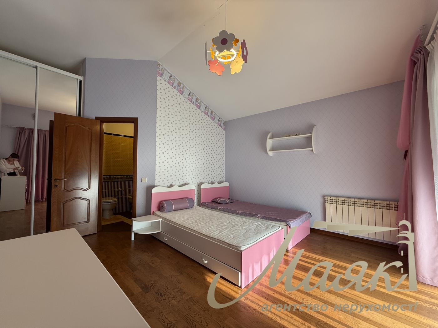 Оренда будинку 400 кв.м з тенісним кортом, великою зеленою територією | Бориспільський район| с.Гора